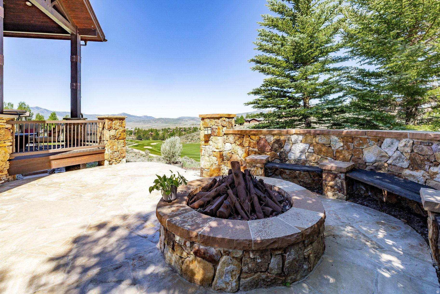 LOOKOUT RIDGE - Residential