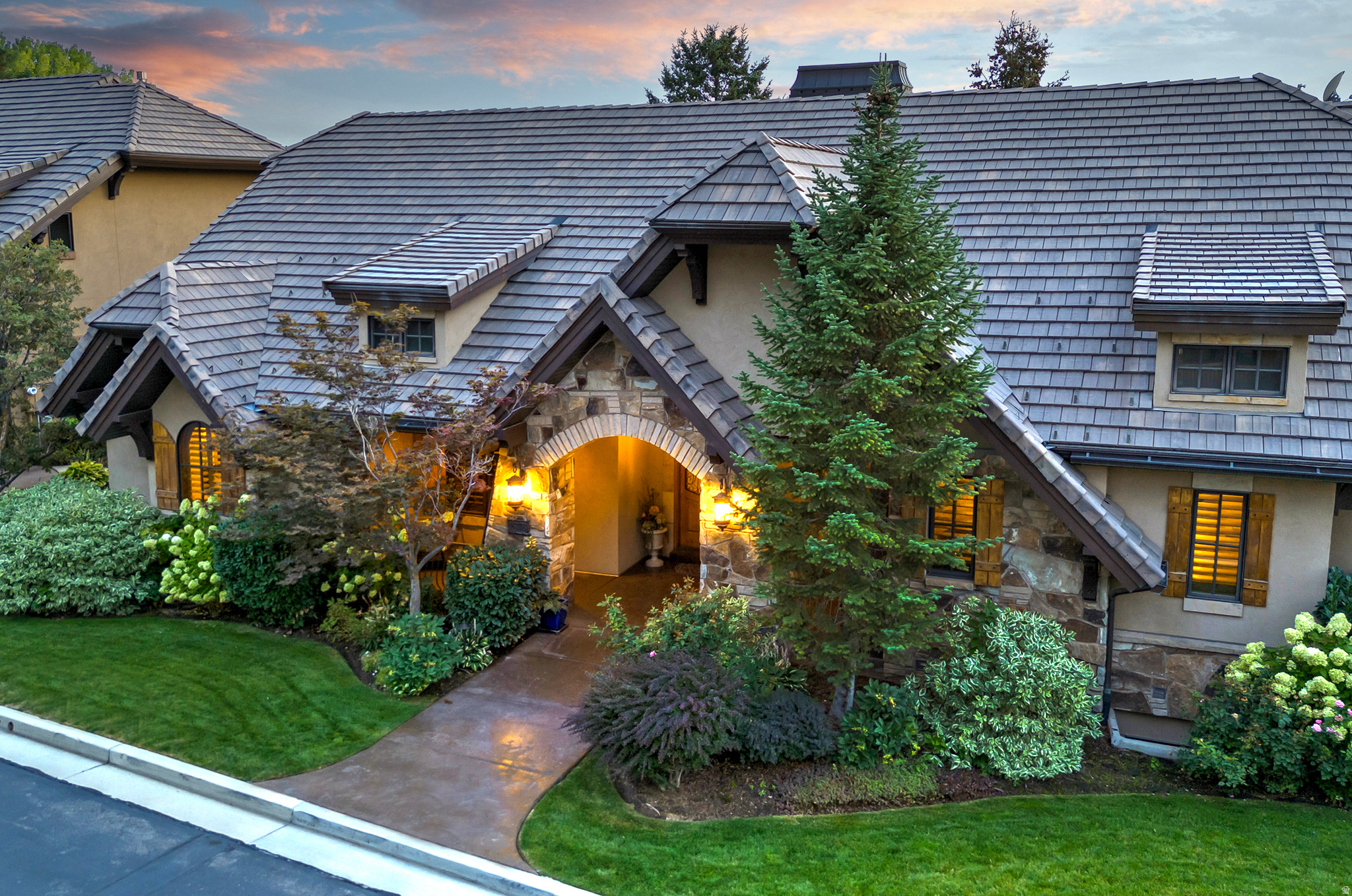 FALCON COVE - Residential