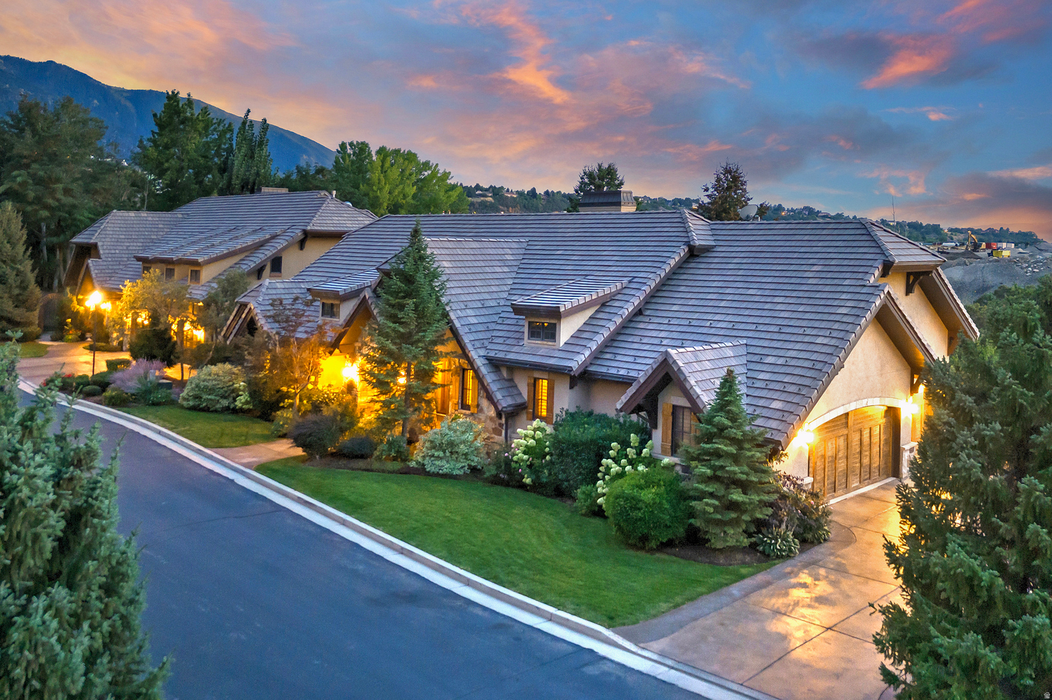 FALCON COVE - Residential