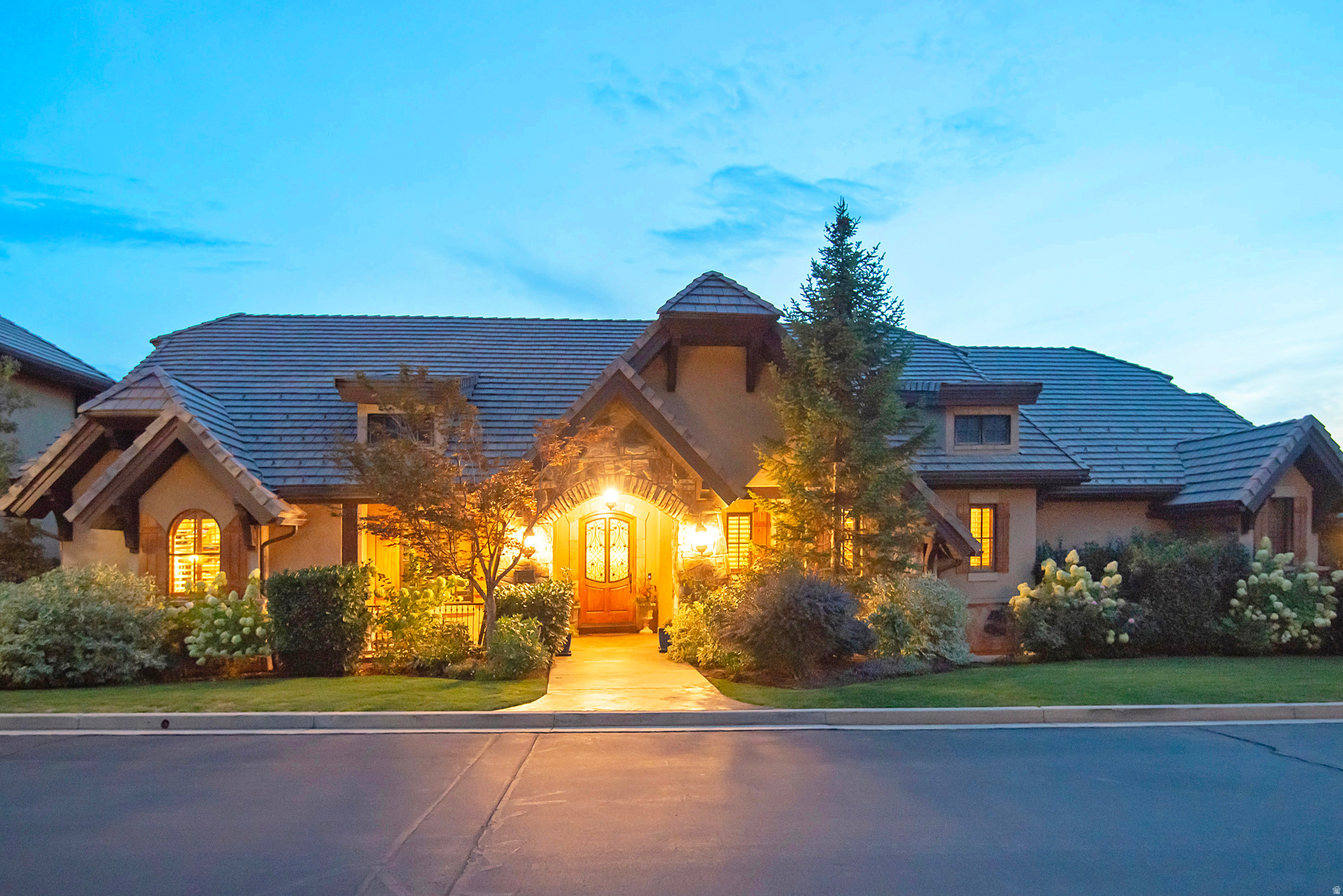 FALCON COVE - Residential