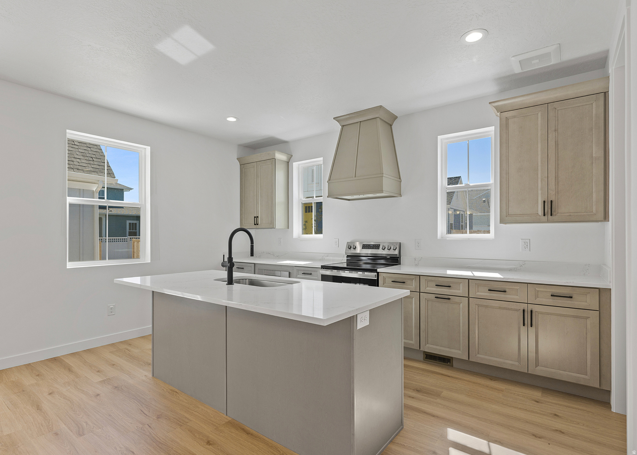 DAYBREAK - Residential