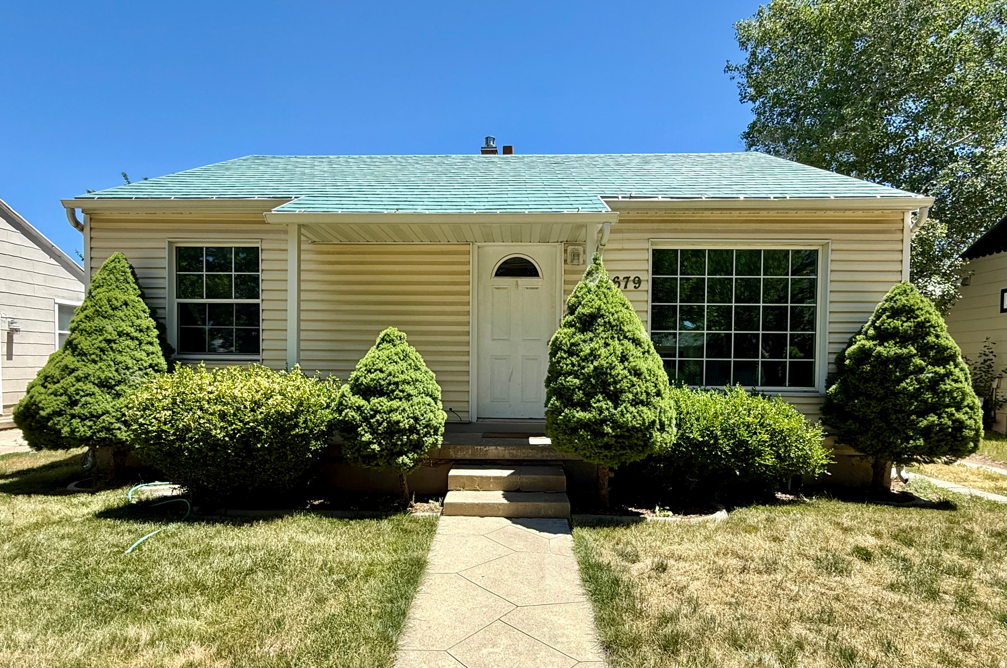 Great home located in a desirable neighborhood and location. Two separate living spaces opens up potential rental options. Fully fenced yard provides security and safety for children and pets. Central location close to both down Sugar House and Millcreek Commons for shopping and restaurants. Quick freeway access, and only minutes to all the Salt Lake Valley canyons for recreation.