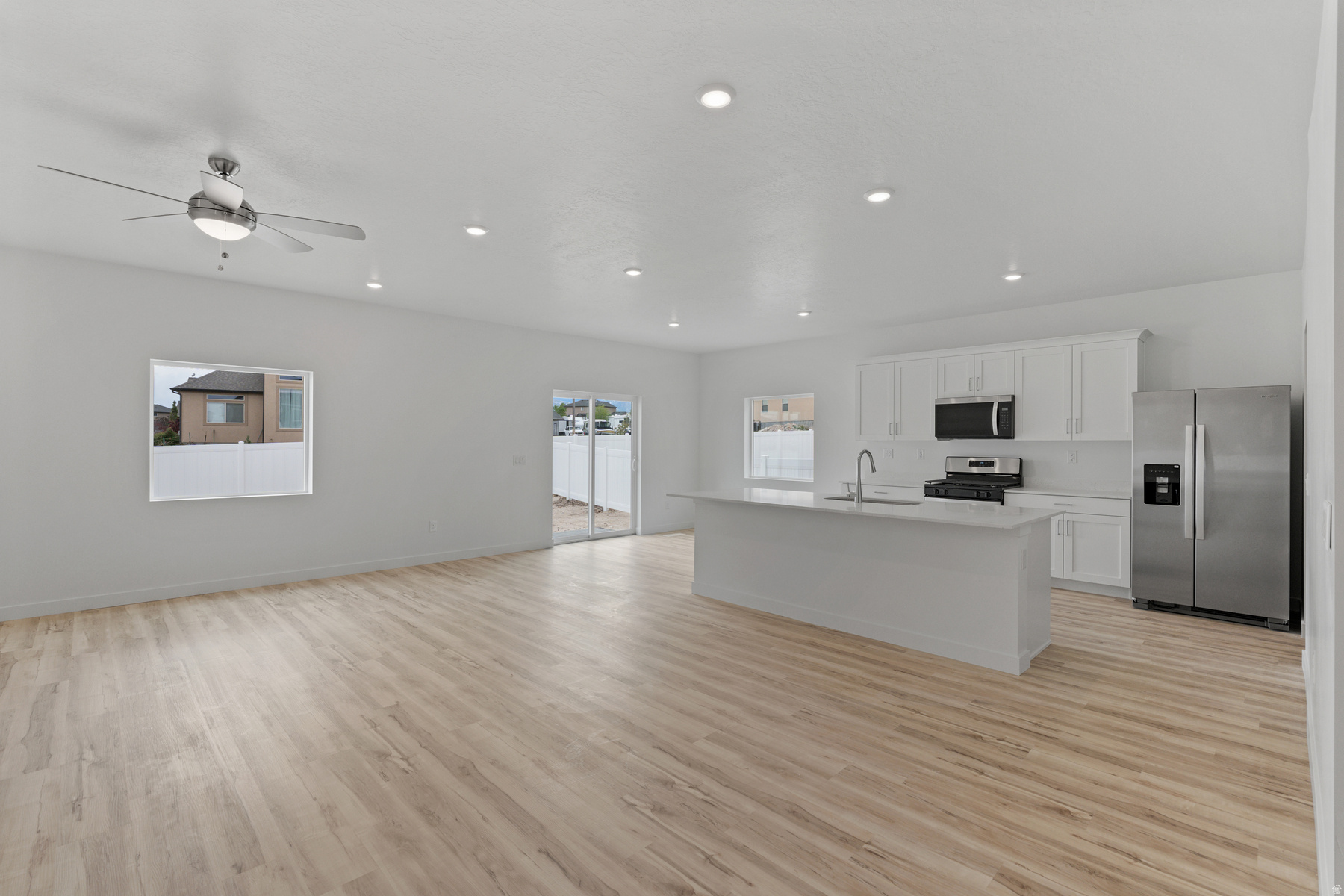 DESERT EDGE - Residential