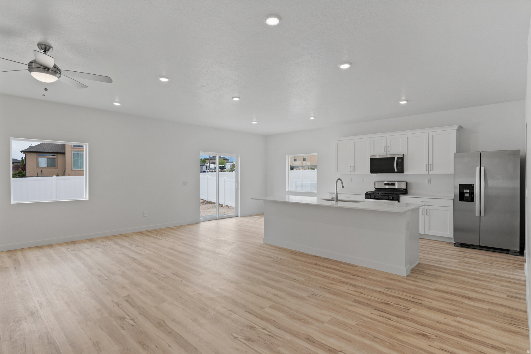 DESERT EDGE - Residential