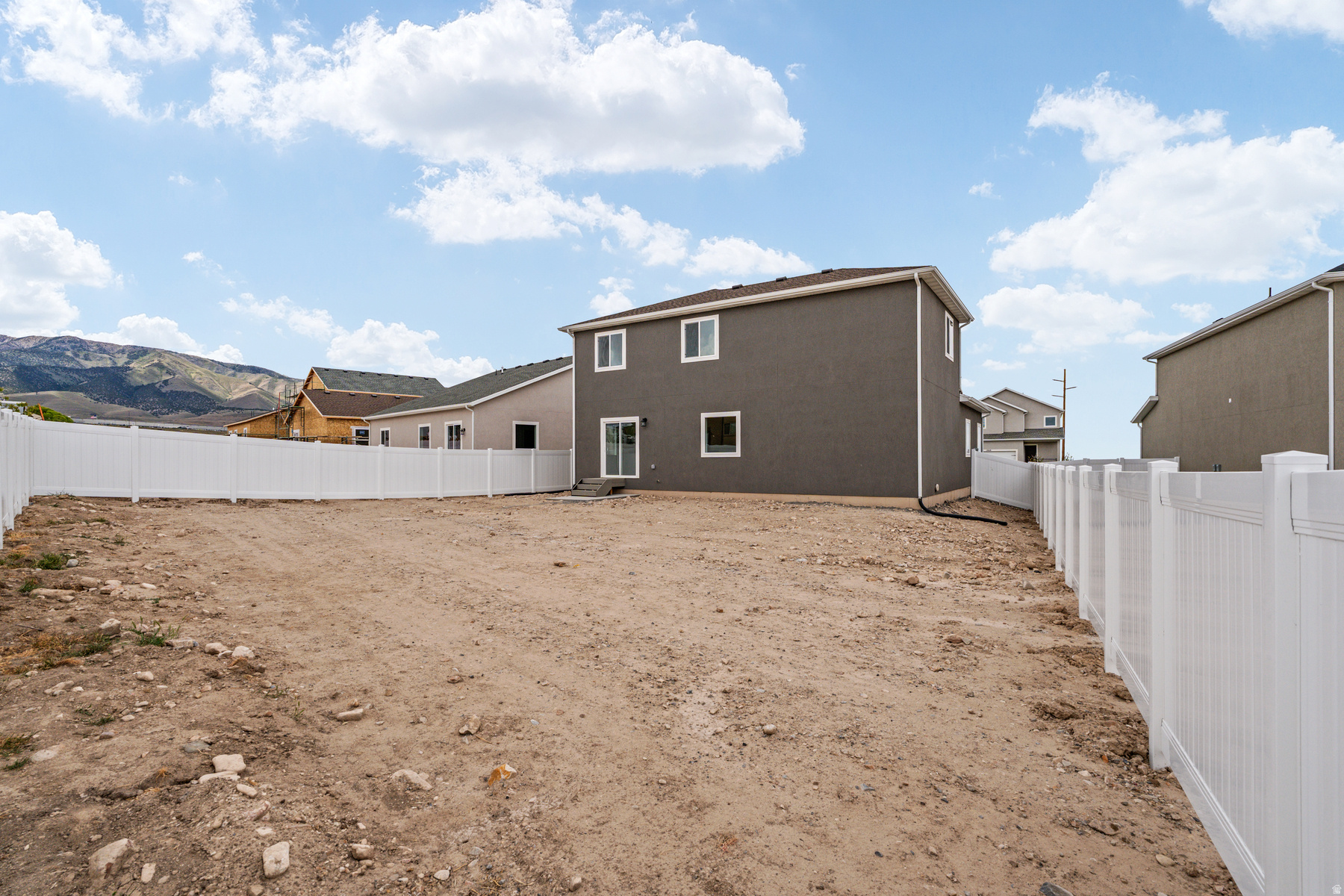 DESERT EDGE - Residential