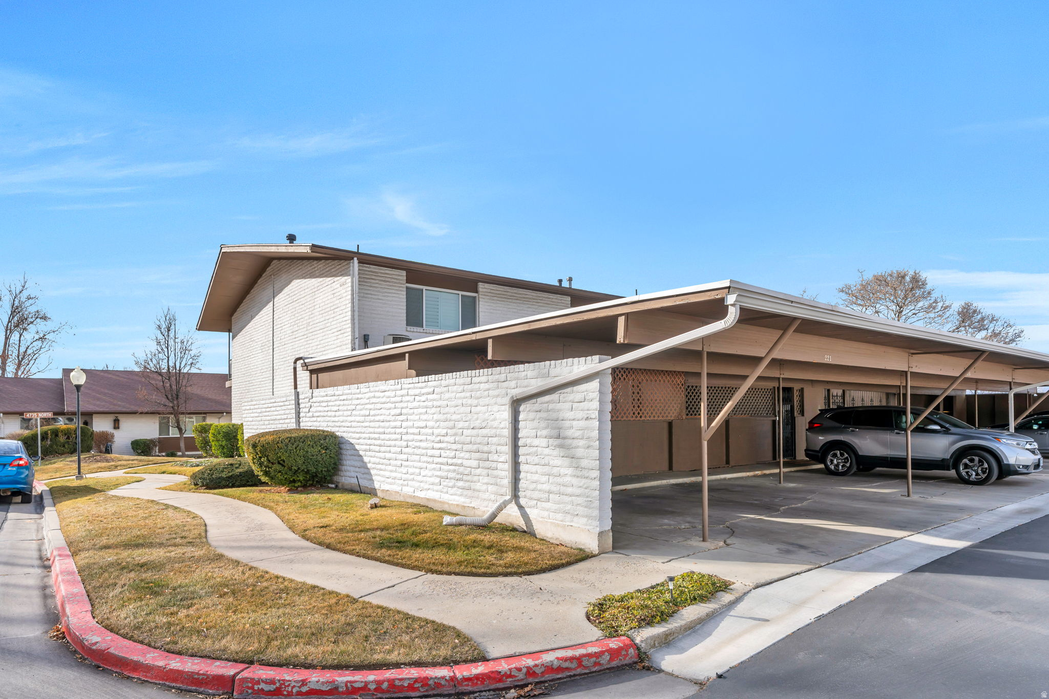 THREE FOUNTAINS - Residential