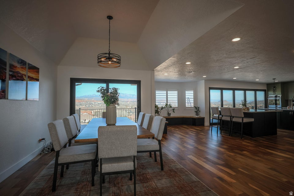 BLOOMINGTON HILLS - Residential