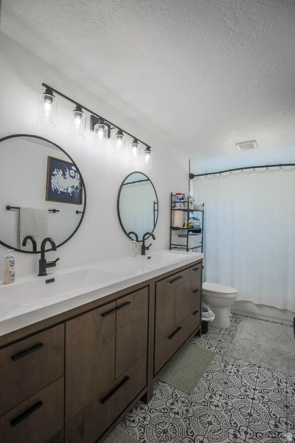BLOOMINGTON HILLS - Residential