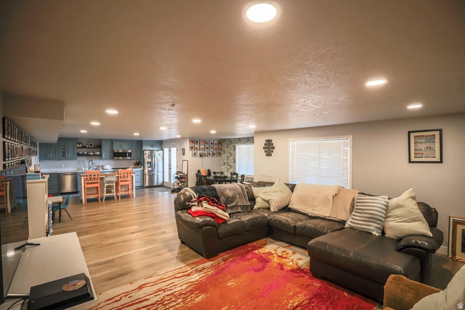 BLOOMINGTON HILLS - Residential