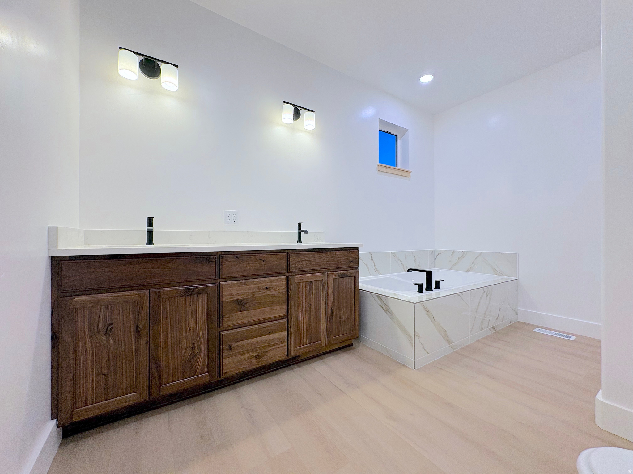 MAYFIELD ESTATES - Residential