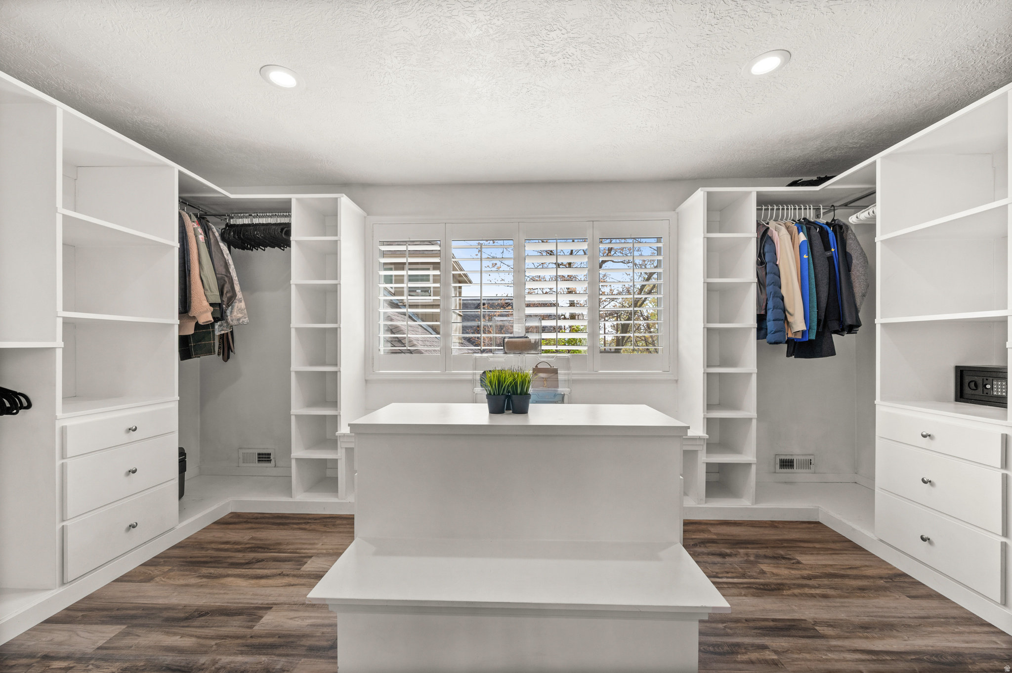 AVENUES - Residential
