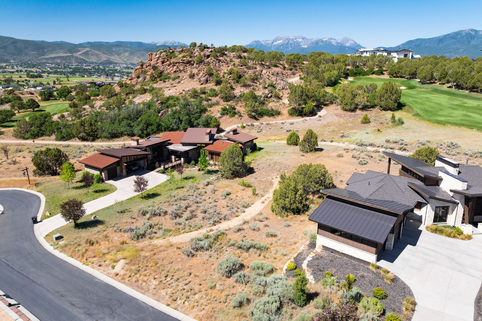 RED LEDGES - Land