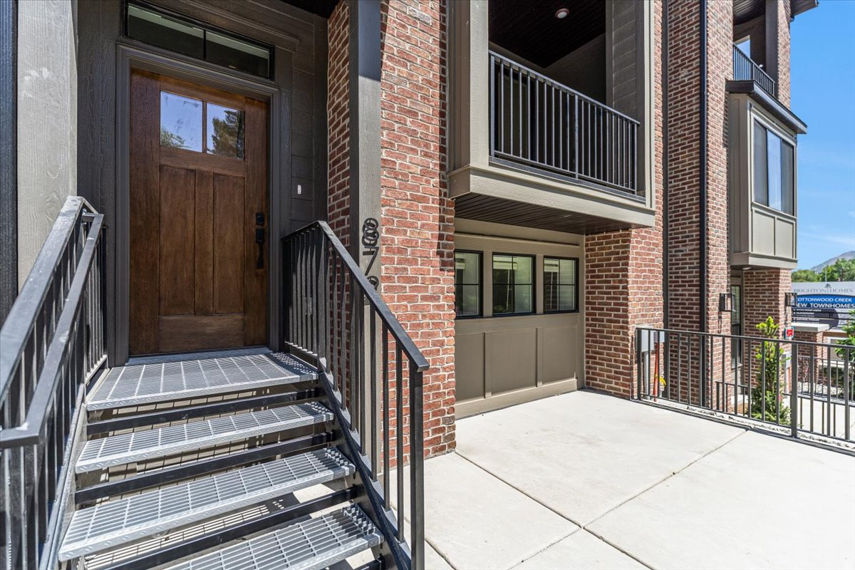 COTTONWOOD CREEK TOWNHOMES - Residential