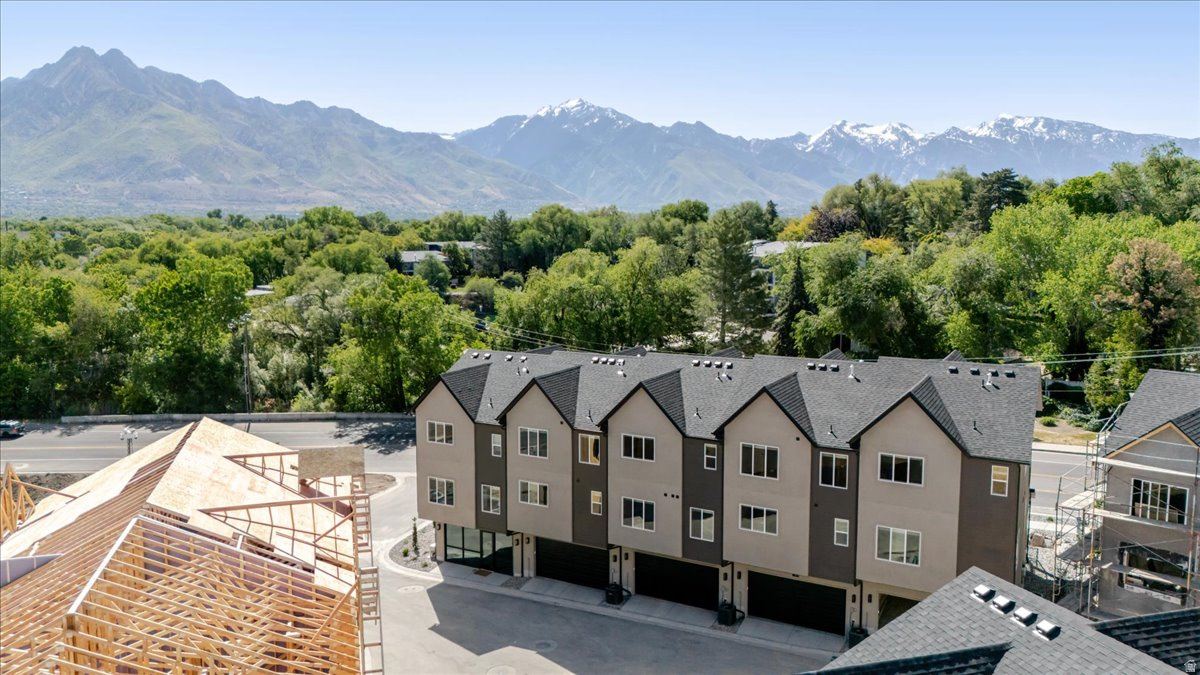 COTTONWOOD CREEK TOWNHOMES - Residential