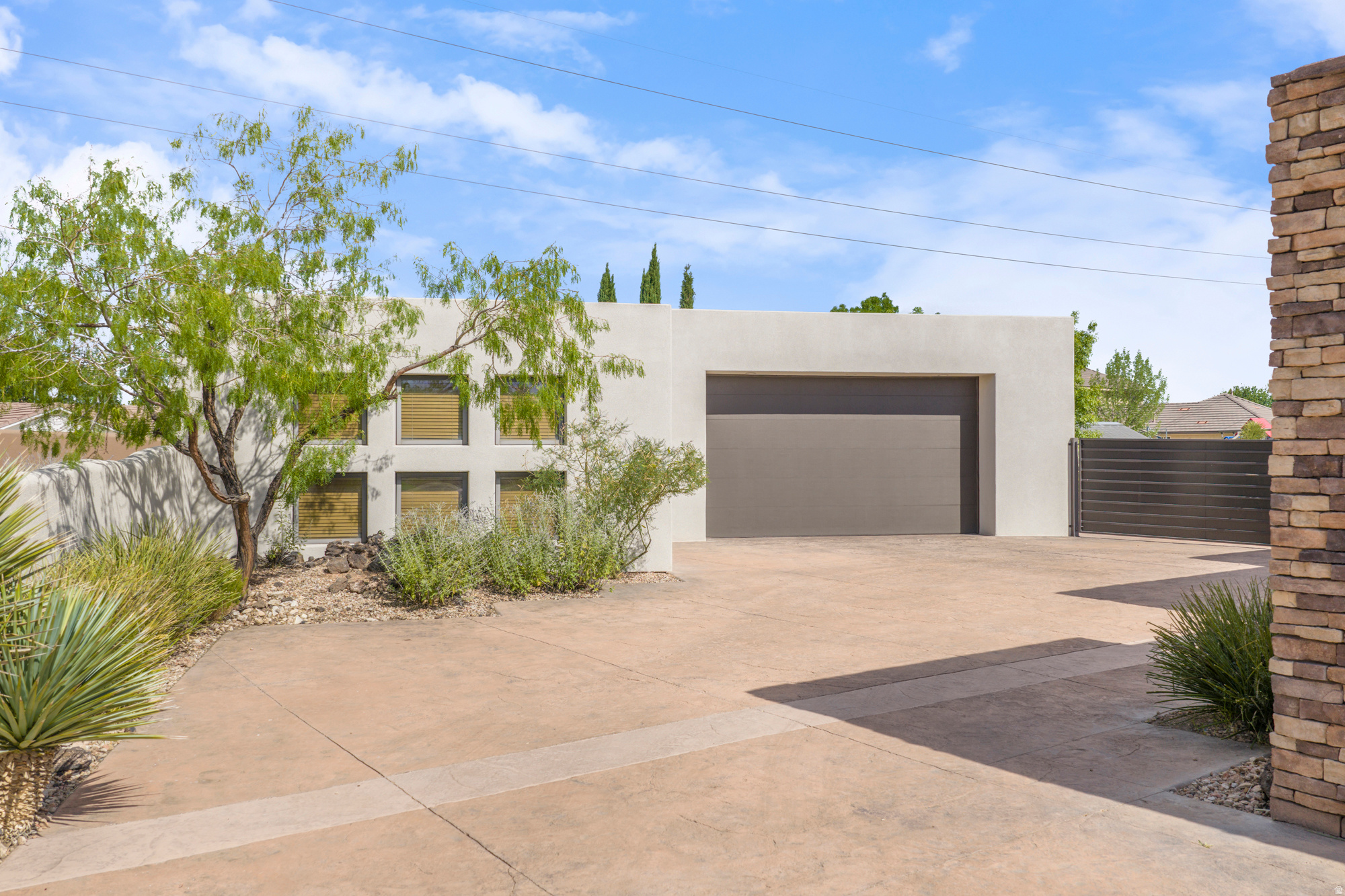 ENTRADA LAVA COVE - Residential