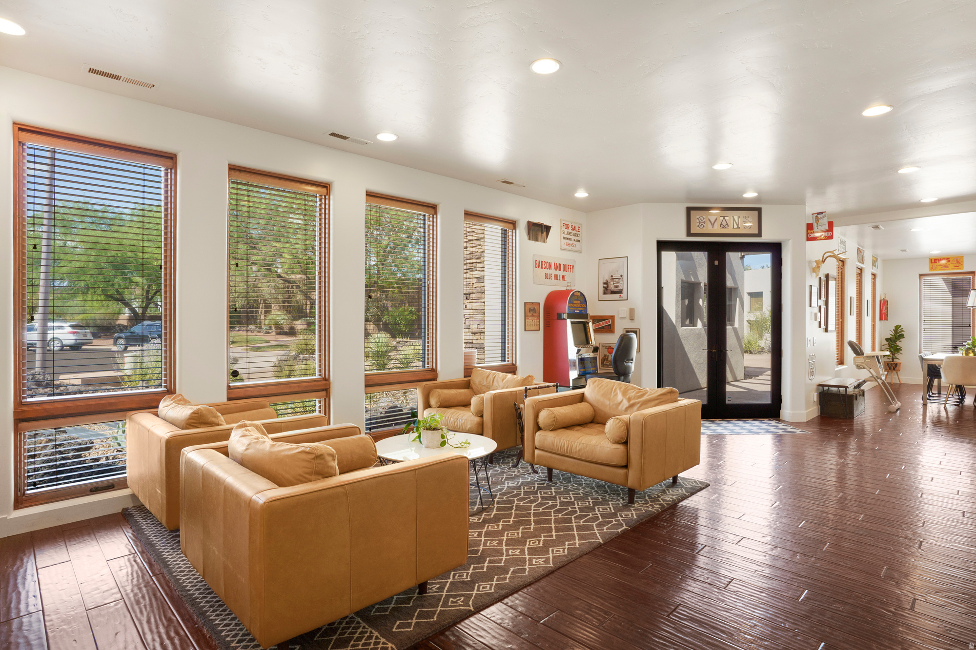 ENTRADA LAVA COVE - Residential