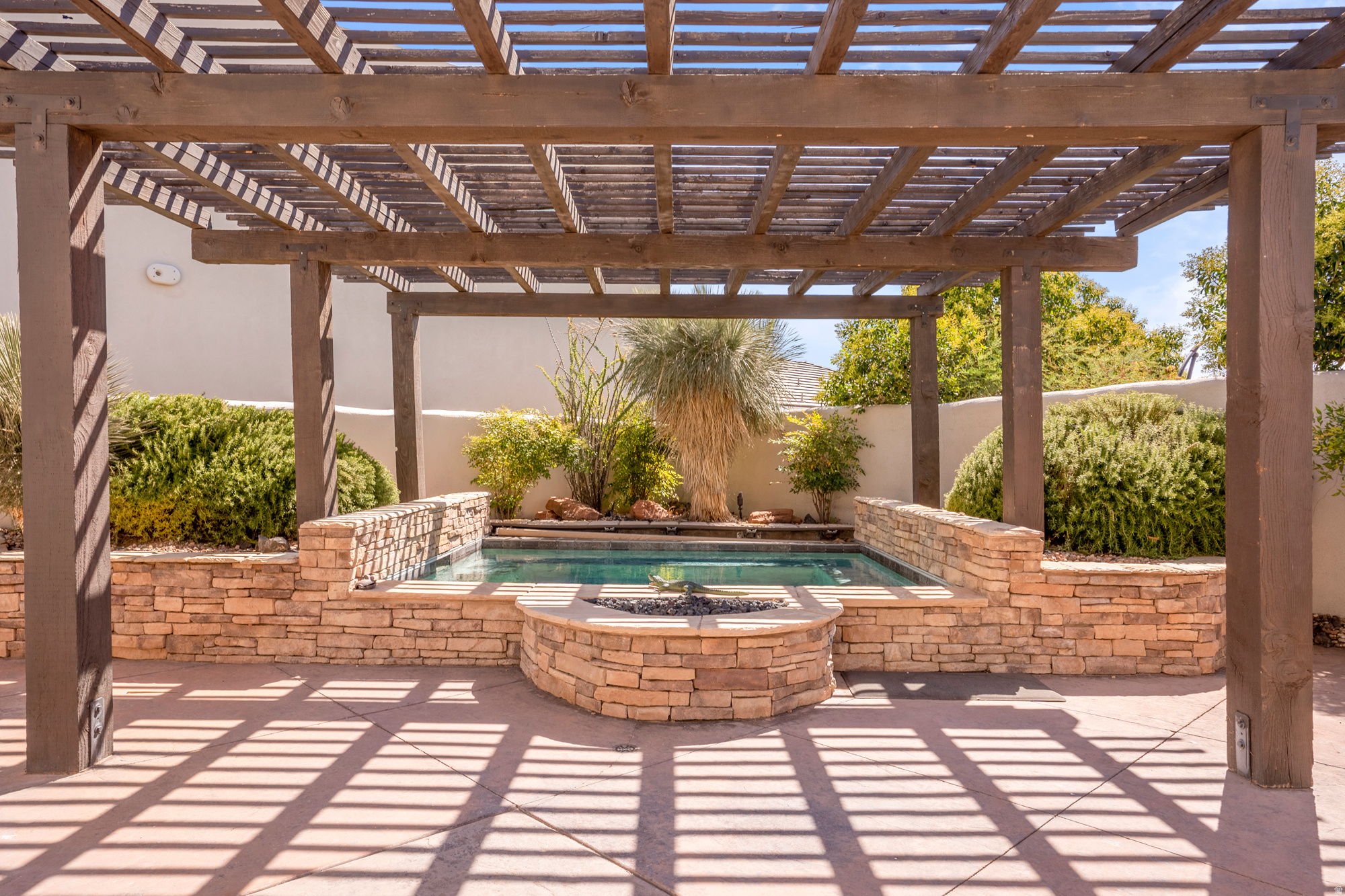ENTRADA LAVA COVE - Residential