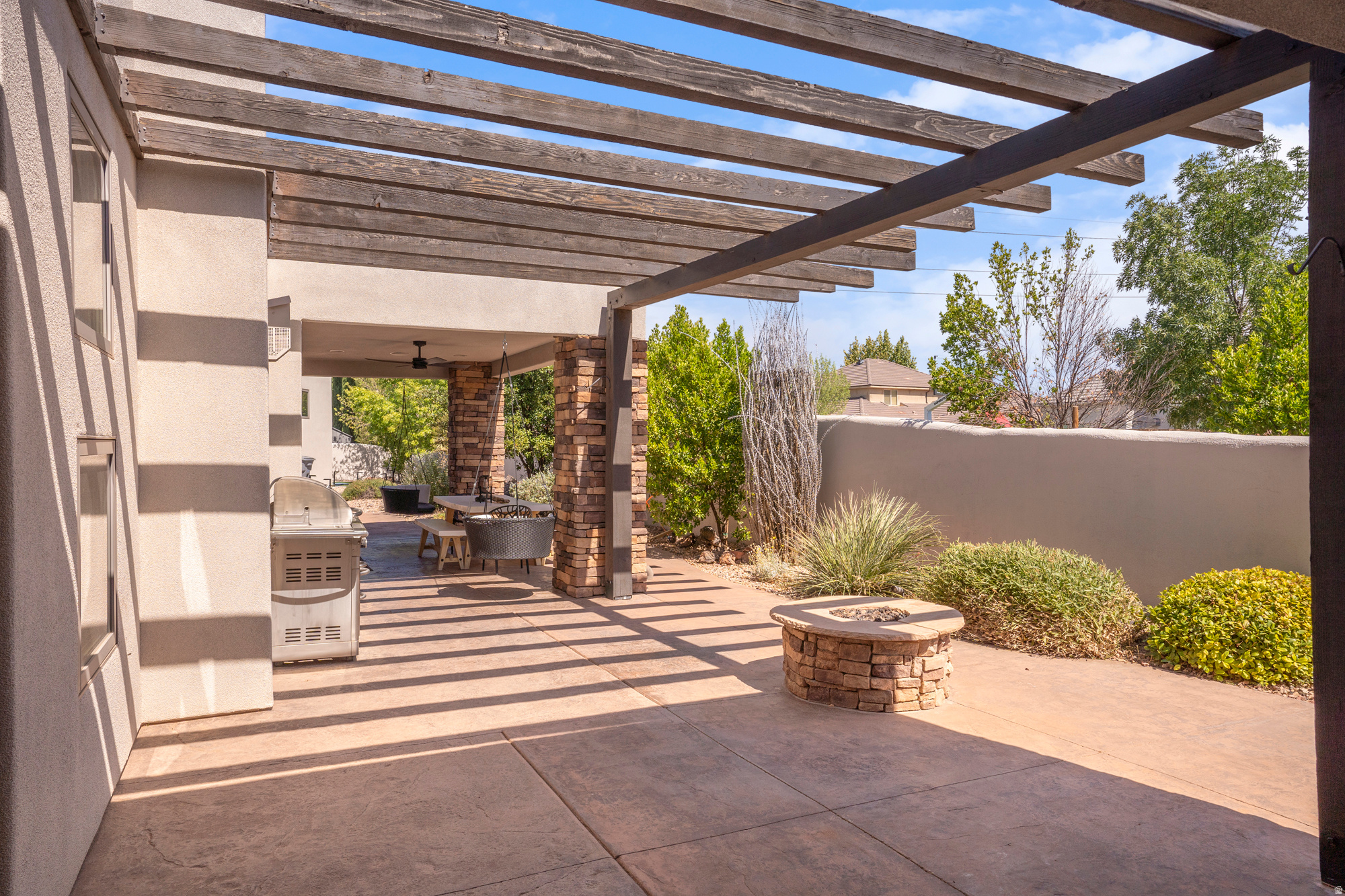 ENTRADA LAVA COVE - Residential
