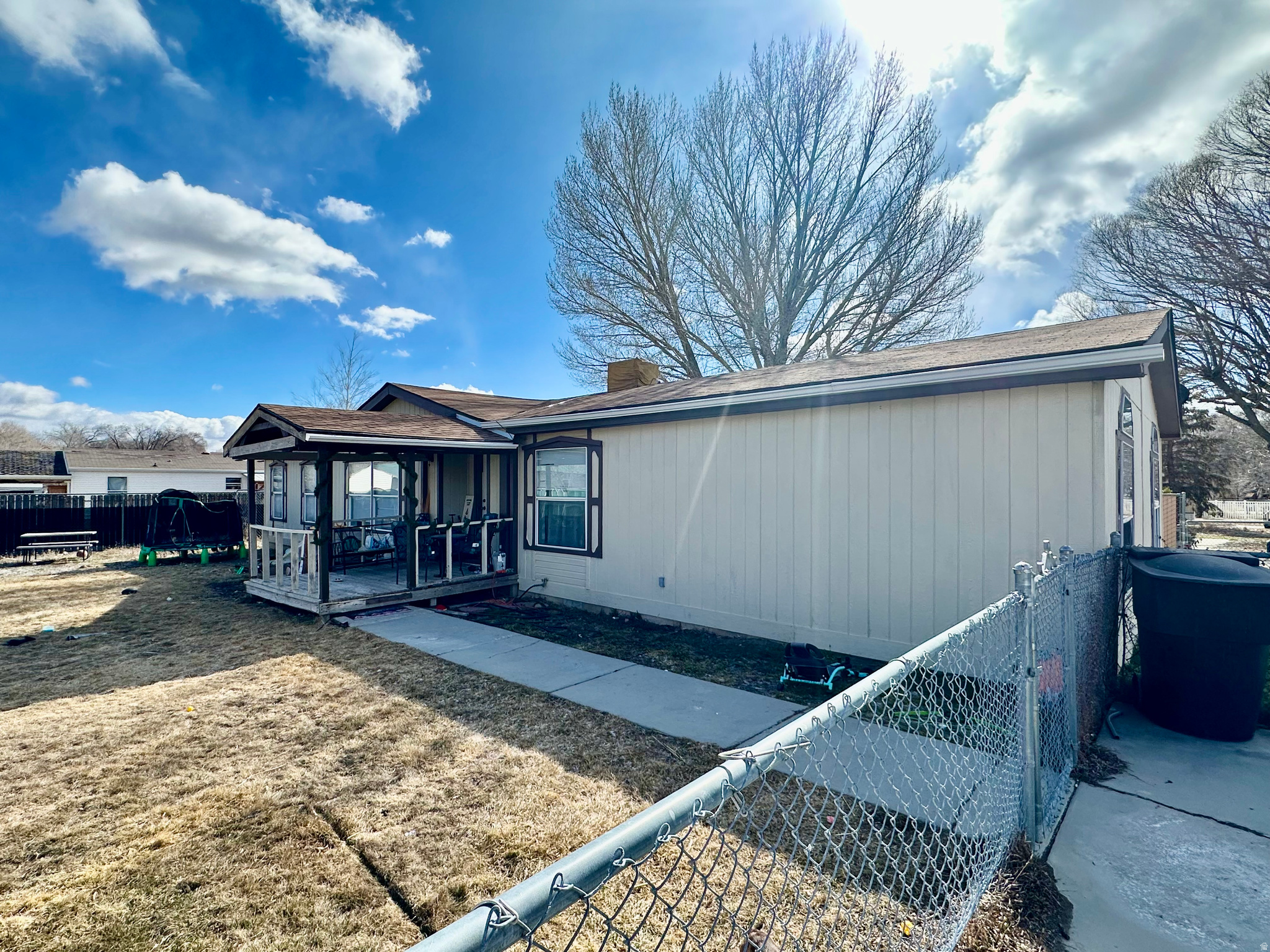 COUNTRY CLUB ESTATES - Residential