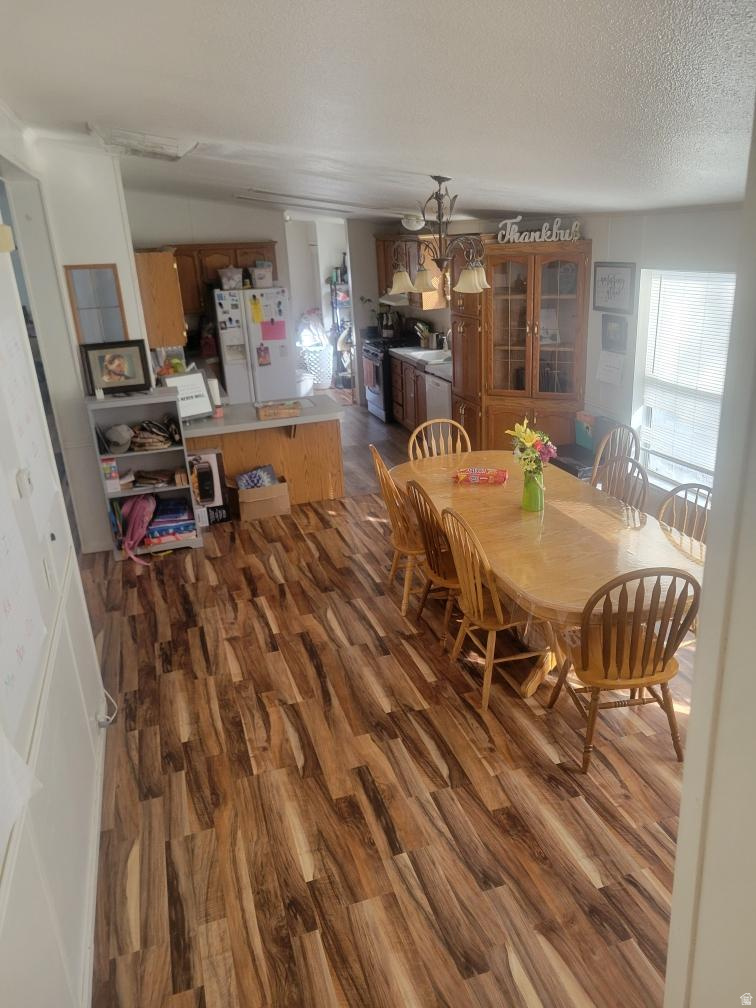 COUNTRY CLUB ESTATES - Residential