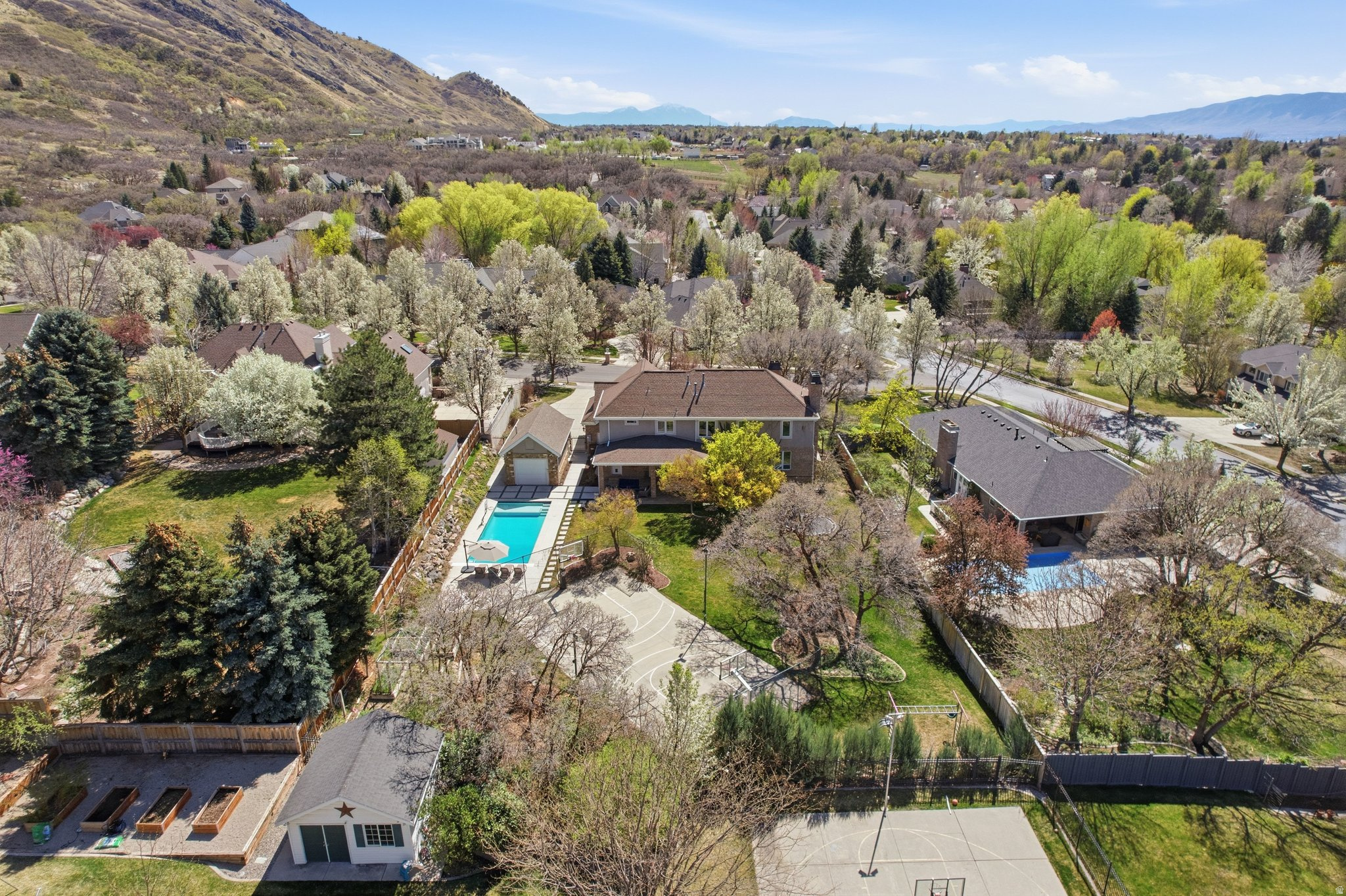HIGH MOUNTAIN OAKS - Residential