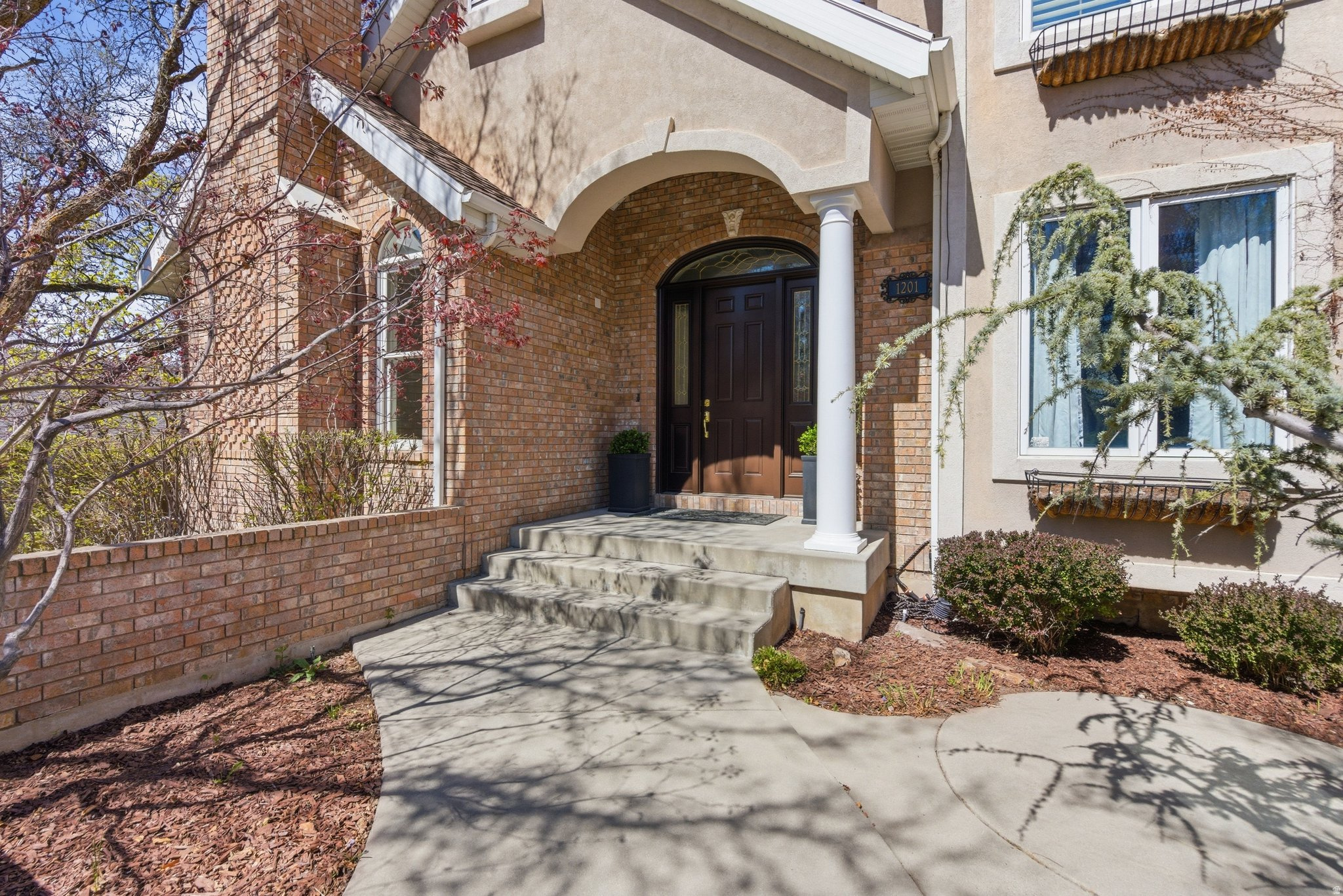 HIGH MOUNTAIN OAKS - Residential