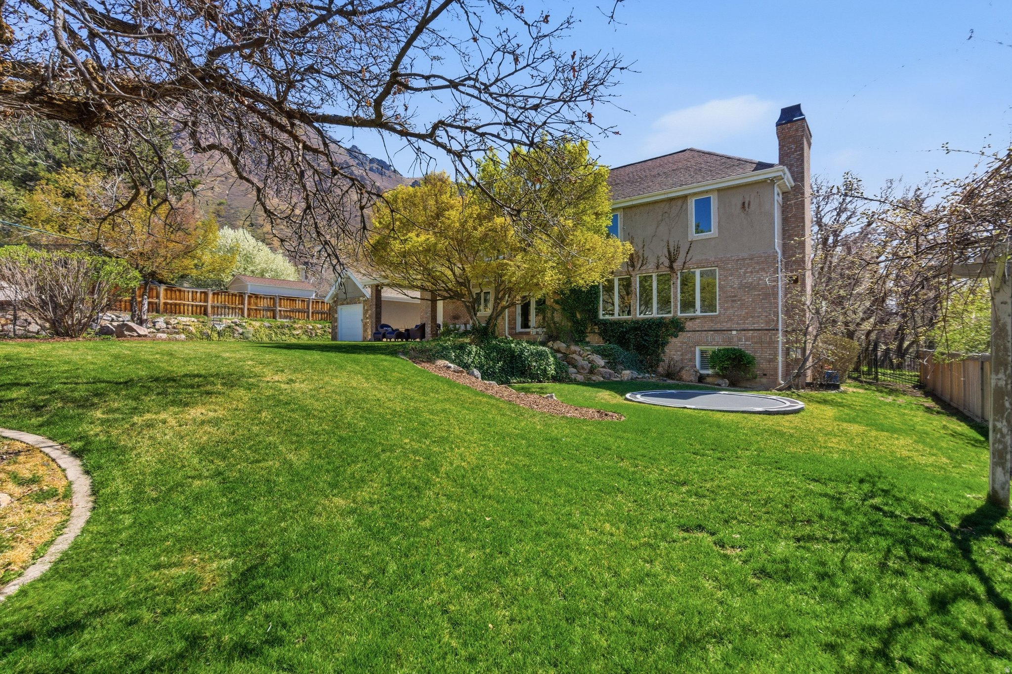 HIGH MOUNTAIN OAKS - Residential