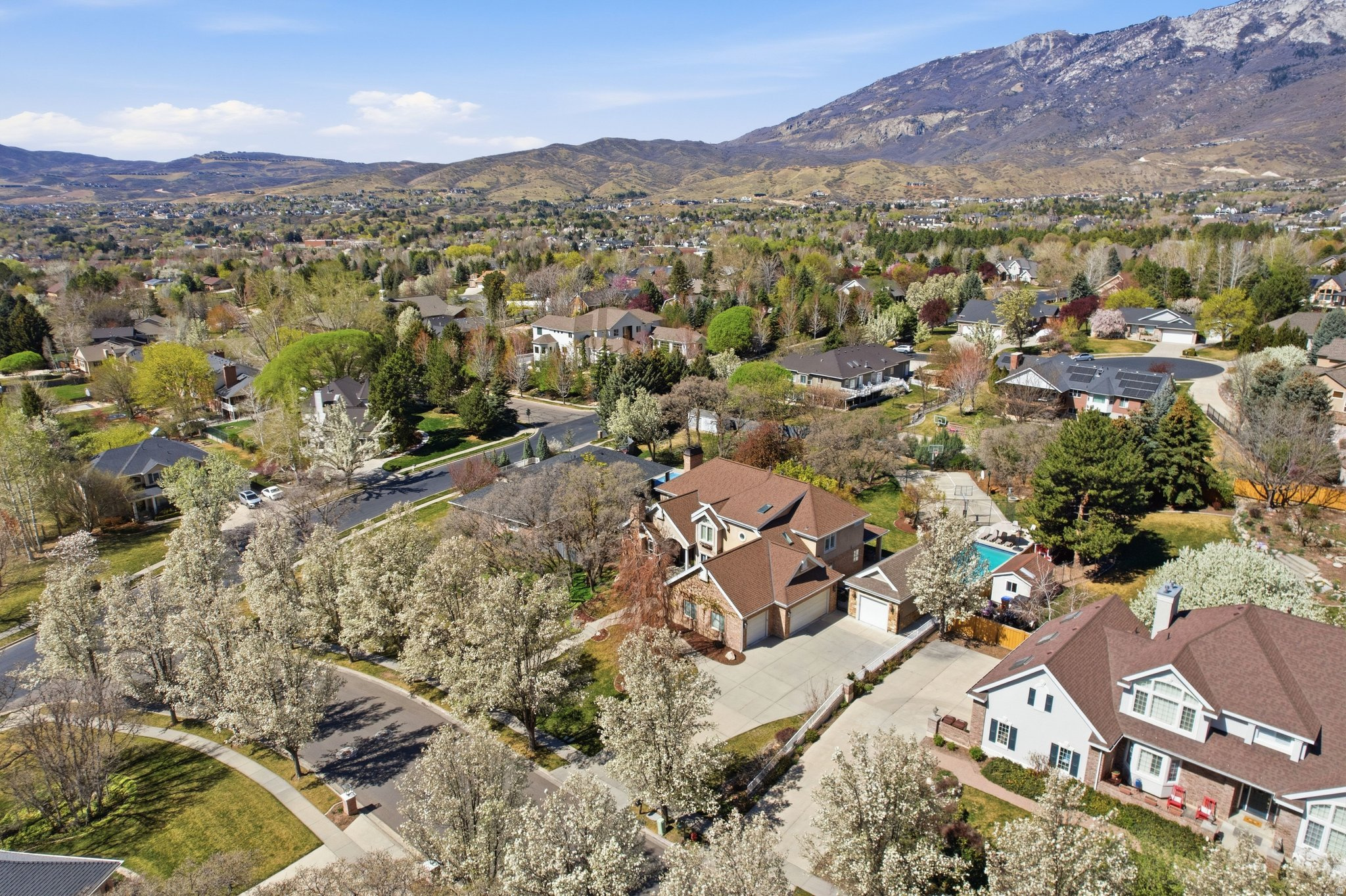 HIGH MOUNTAIN OAKS - Residential