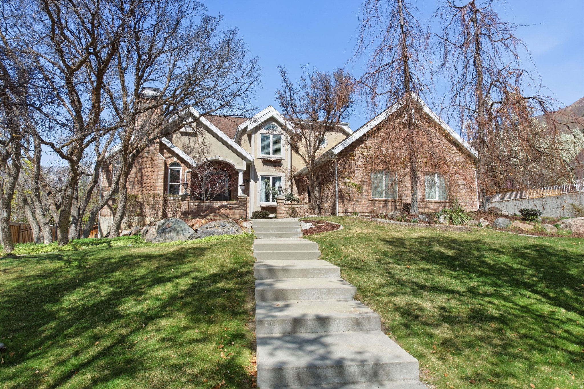 HIGH MOUNTAIN OAKS - Residential