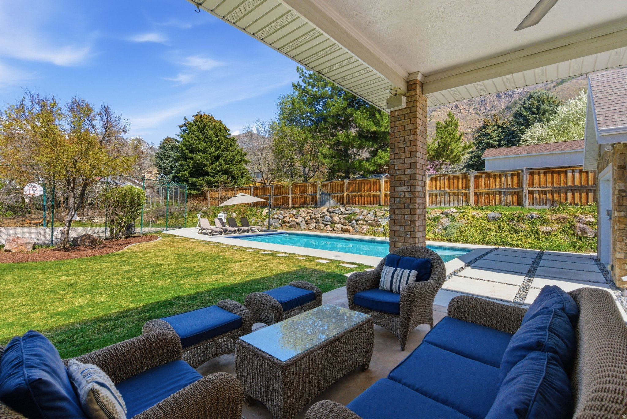 HIGH MOUNTAIN OAKS - Residential