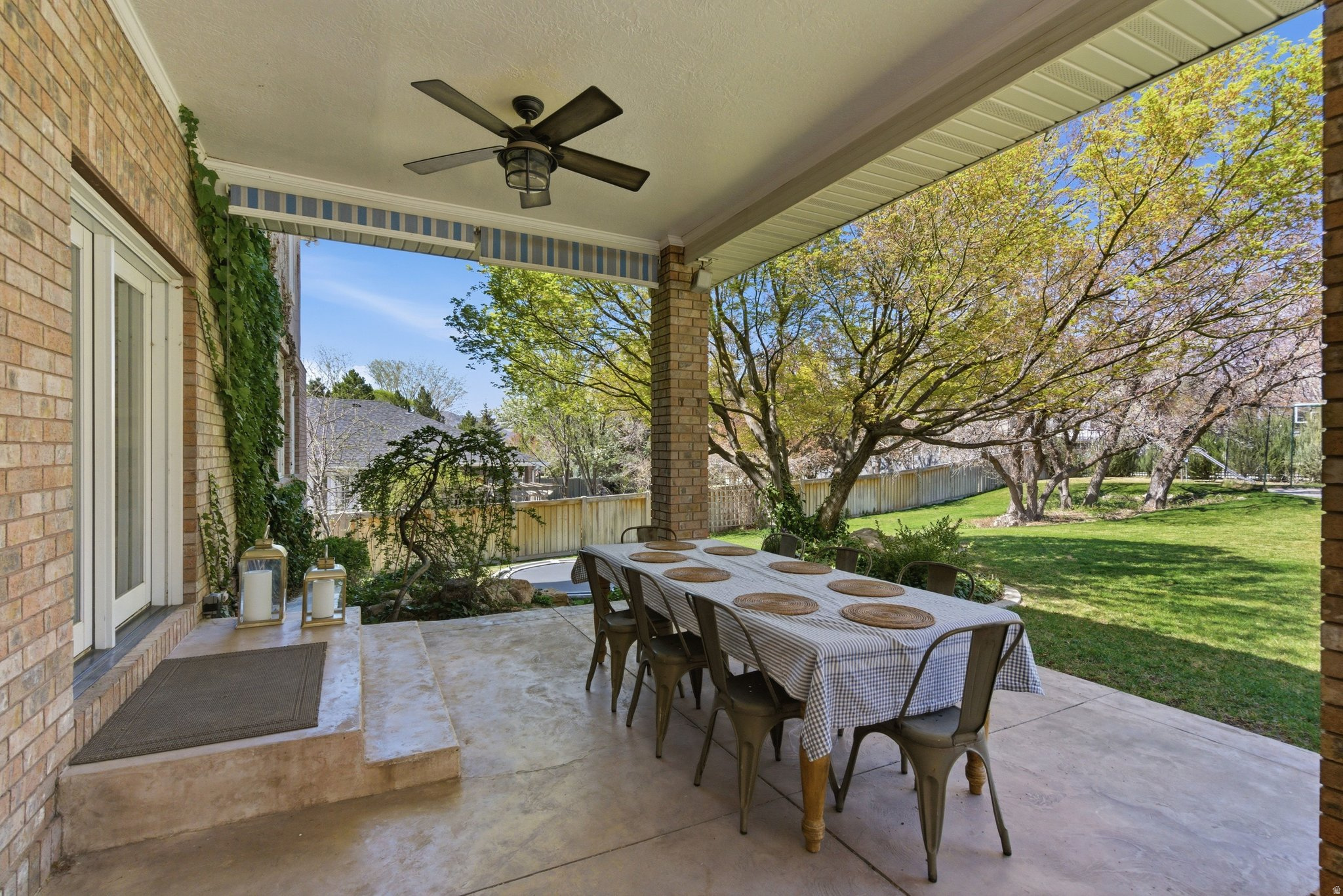 HIGH MOUNTAIN OAKS - Residential