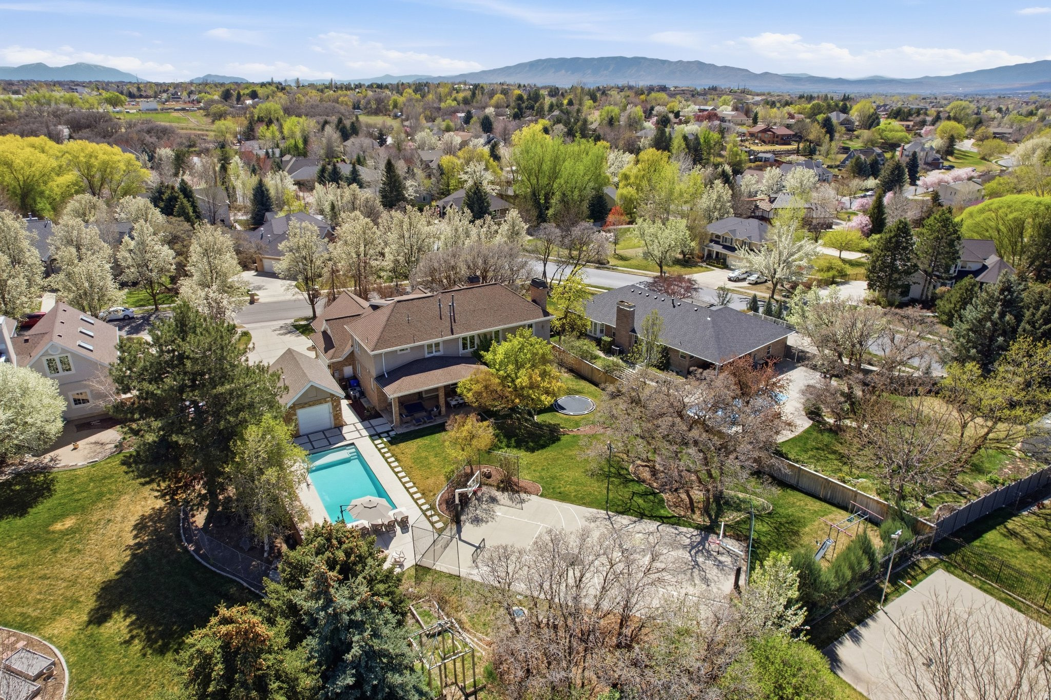 HIGH MOUNTAIN OAKS - Residential