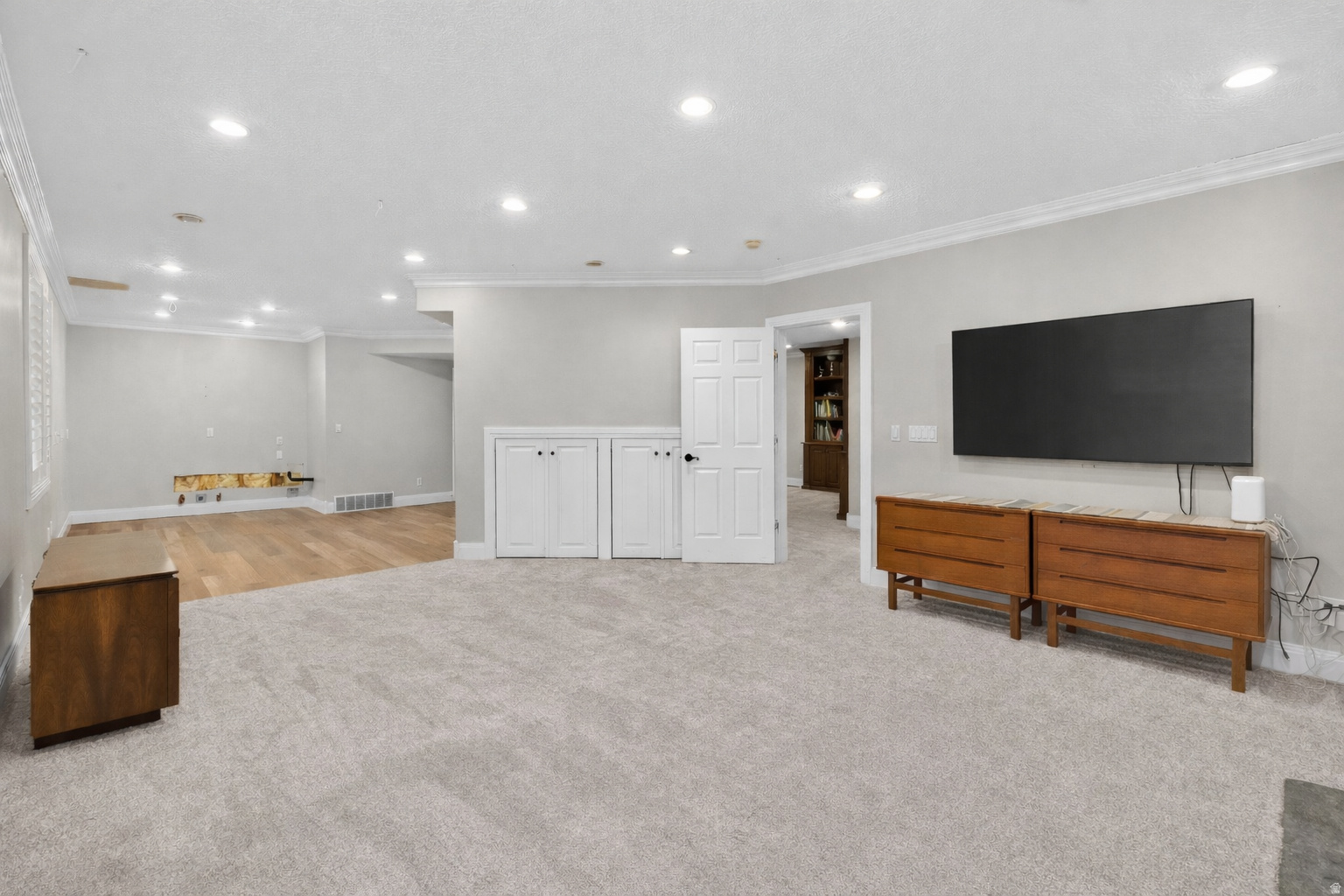 HIGH MOUNTAIN OAKS - Residential