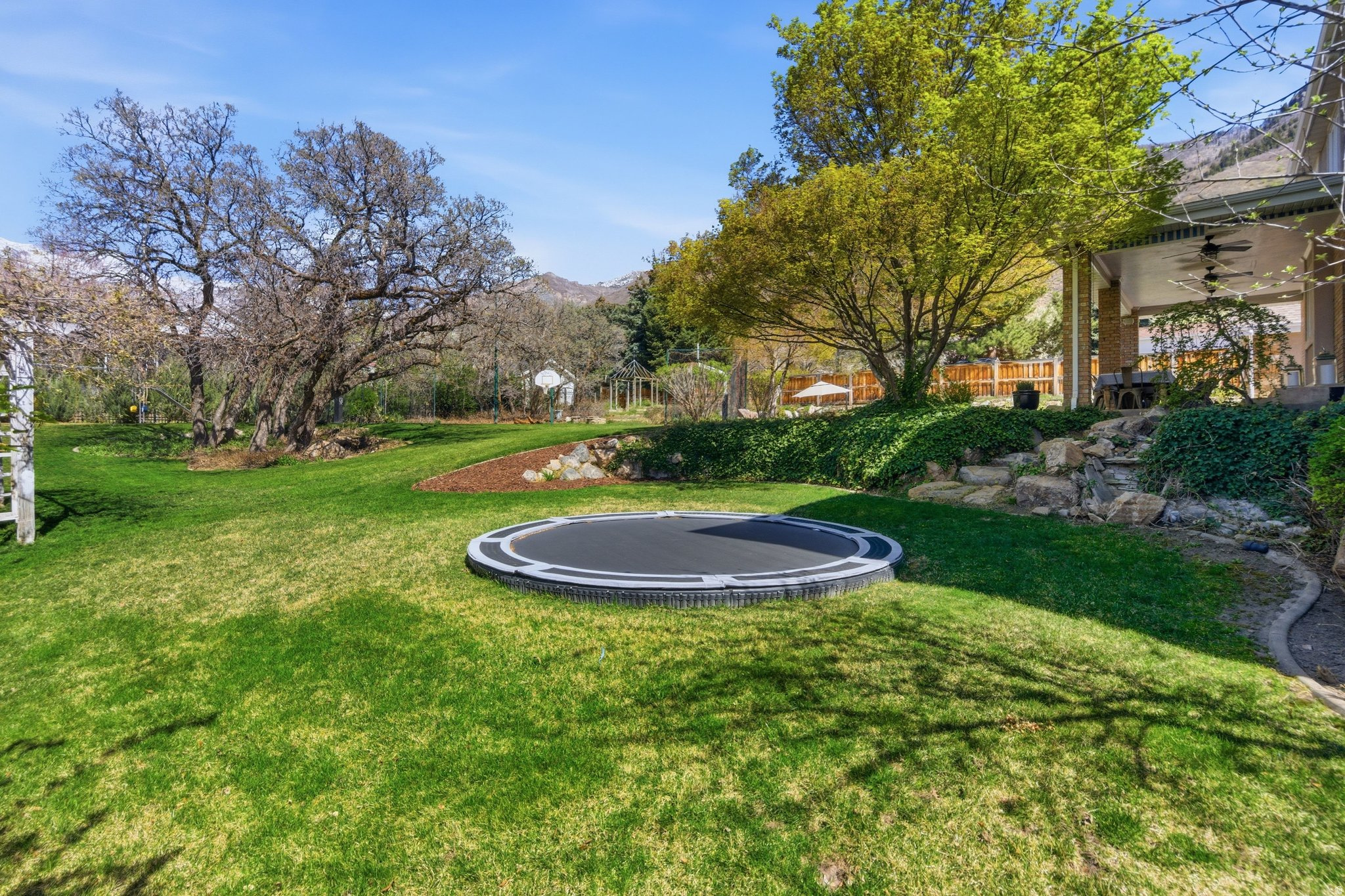 HIGH MOUNTAIN OAKS - Residential