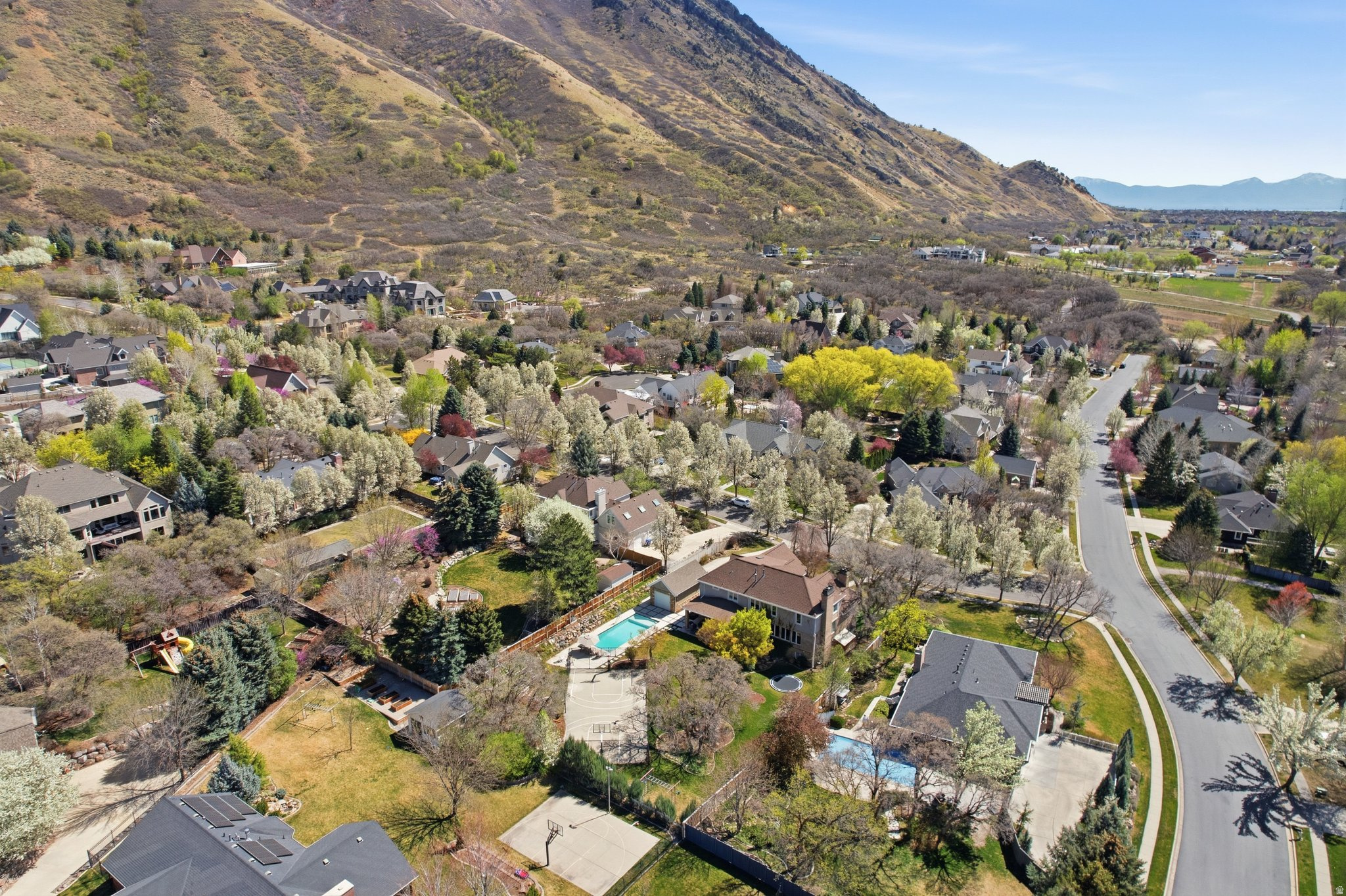 HIGH MOUNTAIN OAKS - Residential
