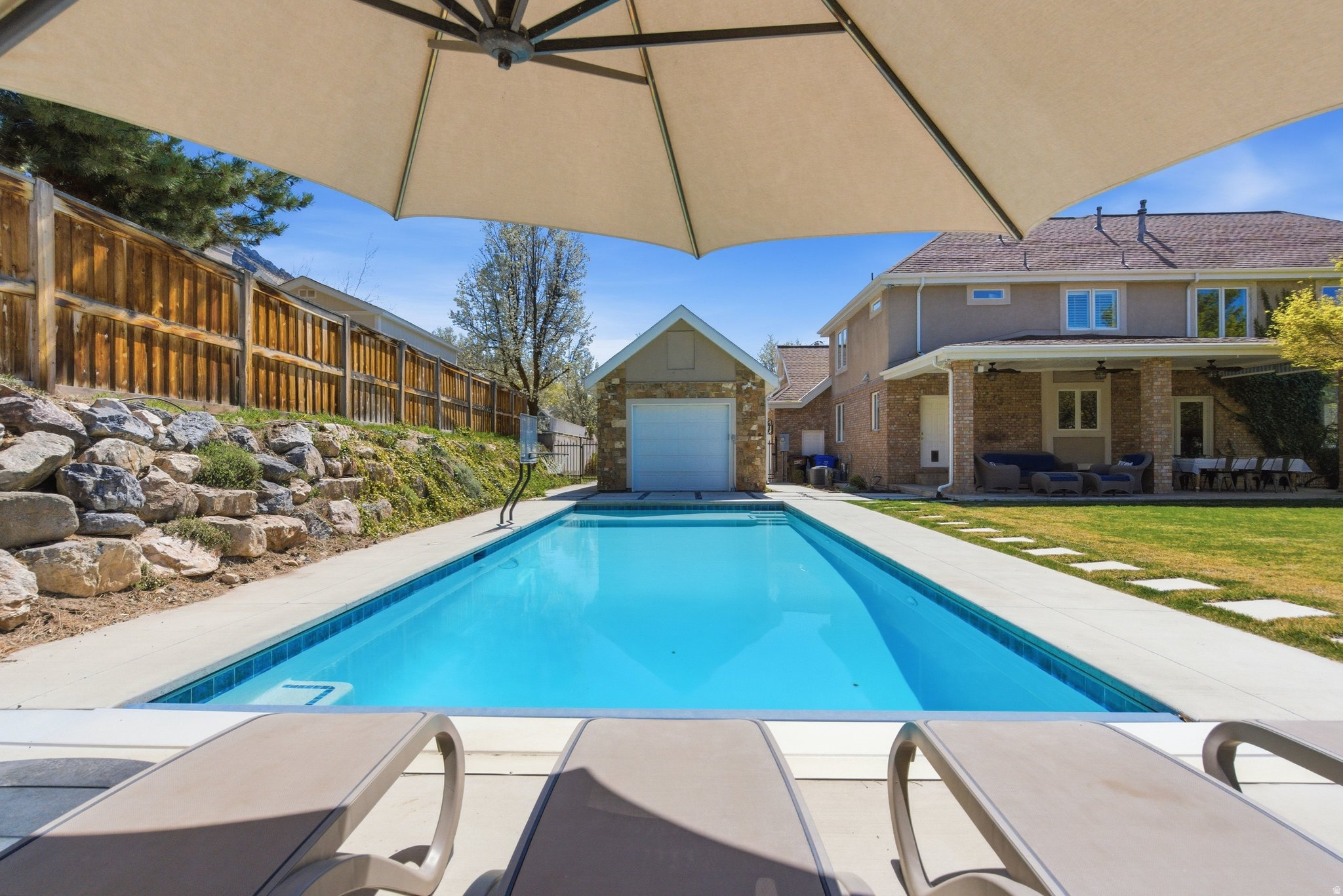 HIGH MOUNTAIN OAKS - Residential