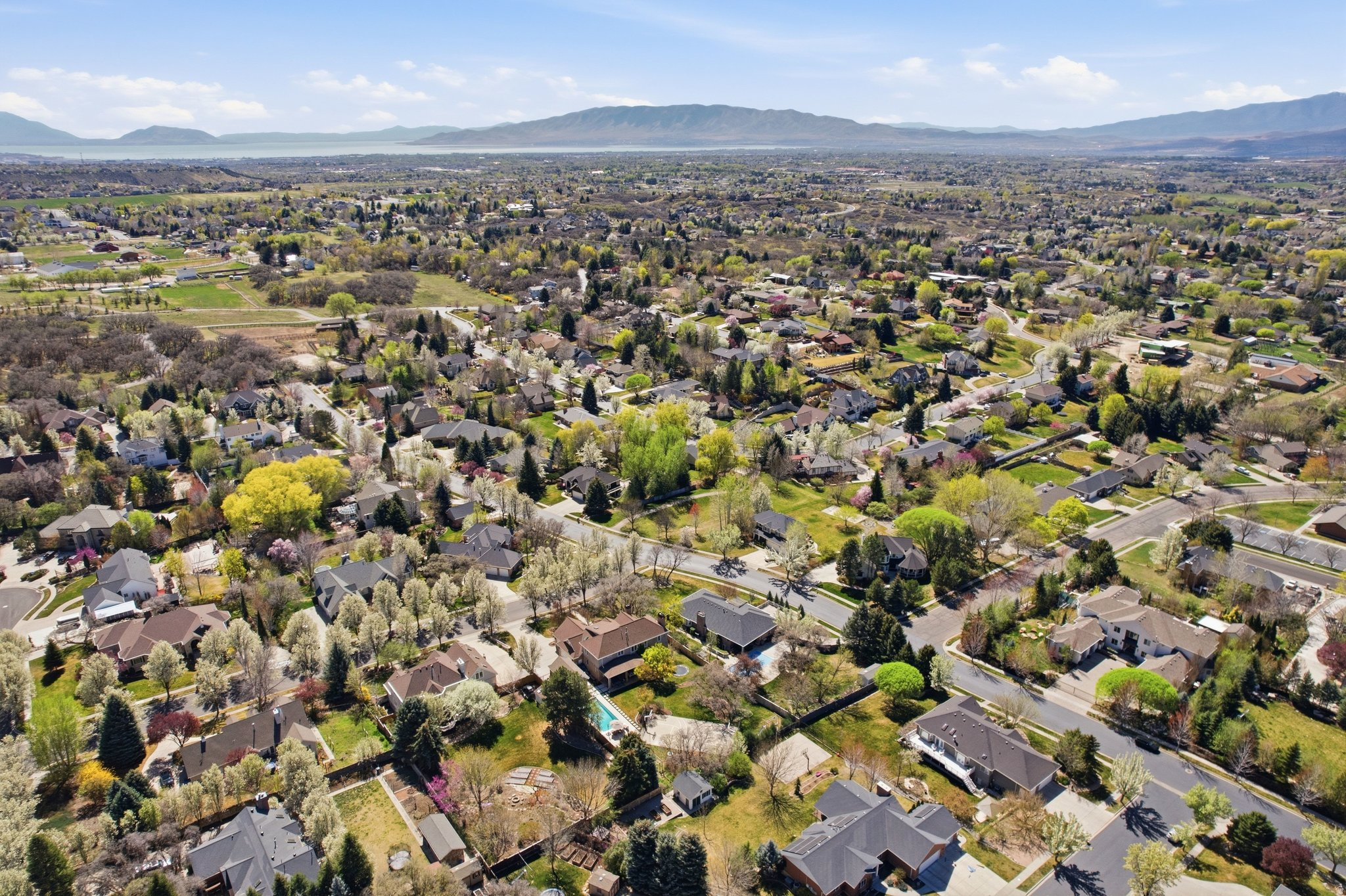 HIGH MOUNTAIN OAKS - Residential