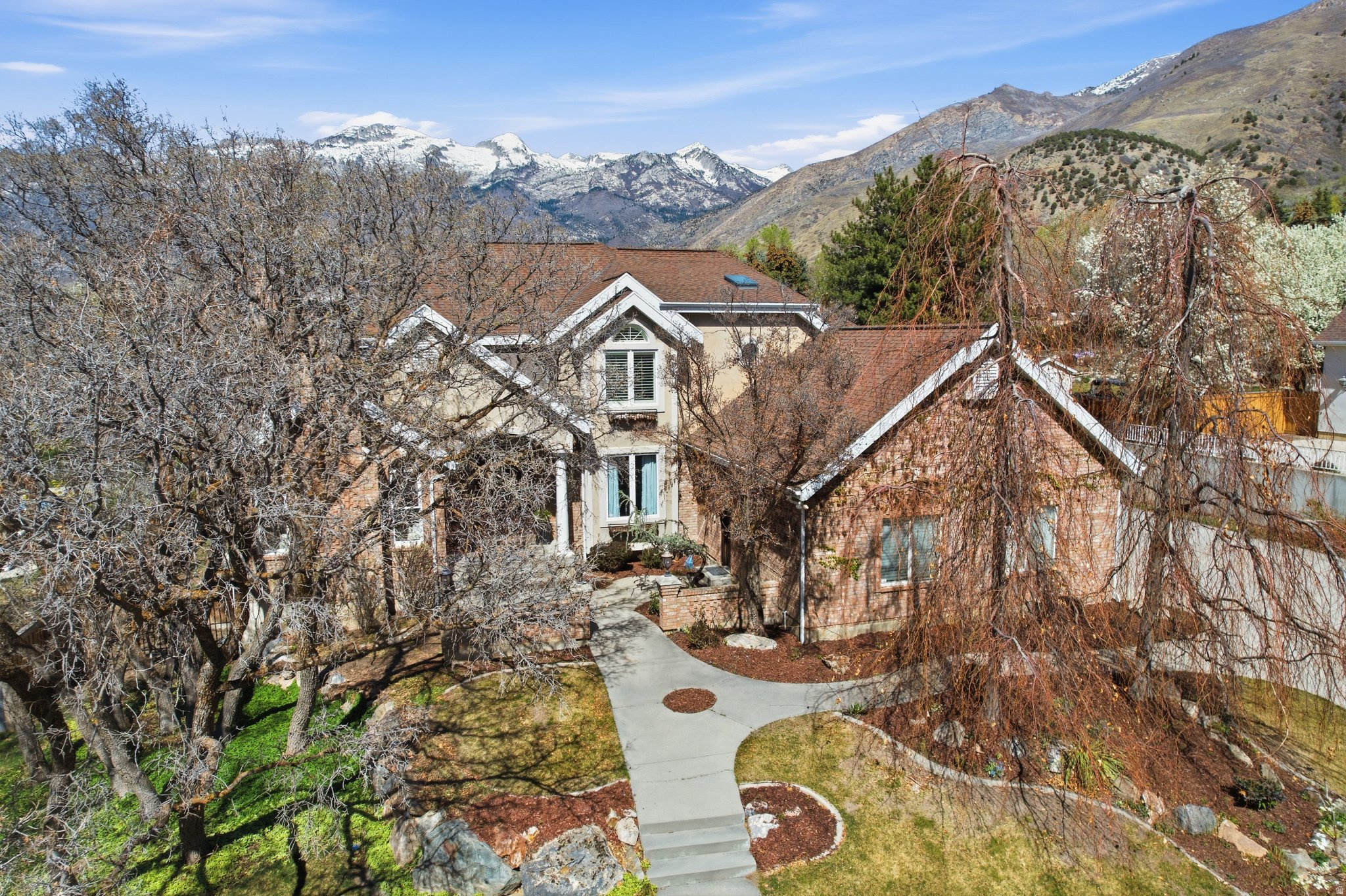 HIGH MOUNTAIN OAKS - Residential
