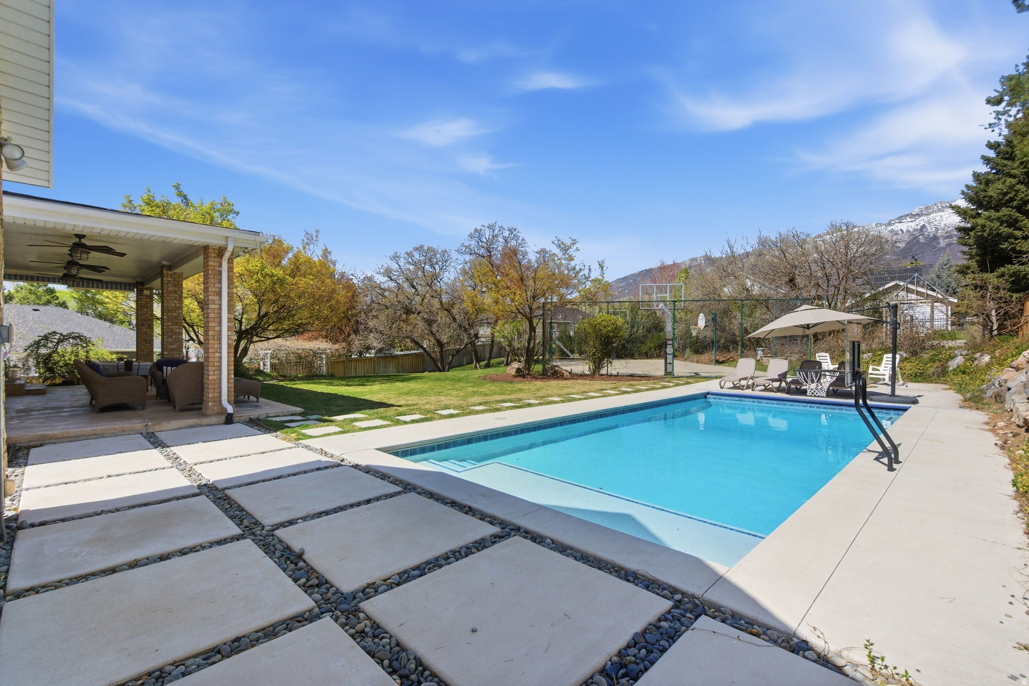 HIGH MOUNTAIN OAKS - Residential