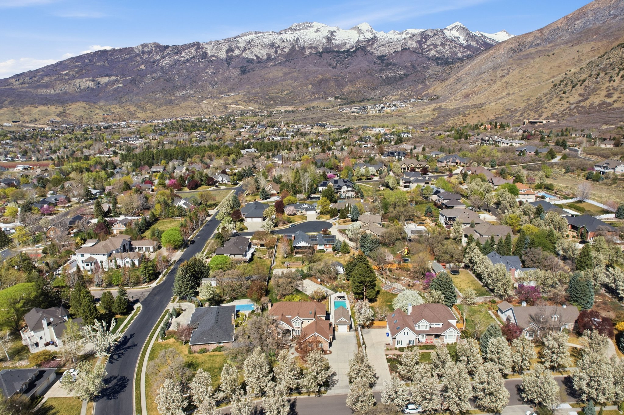 HIGH MOUNTAIN OAKS - Residential
