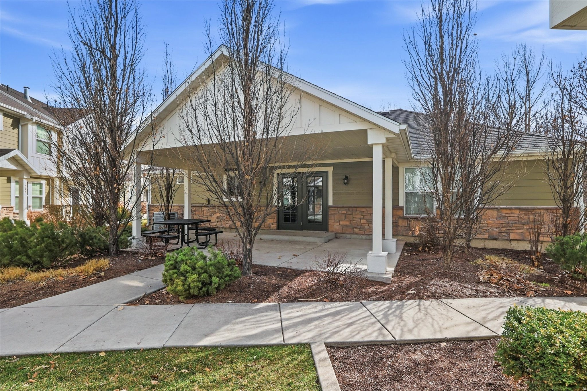 RIVER CROSSING - Residential