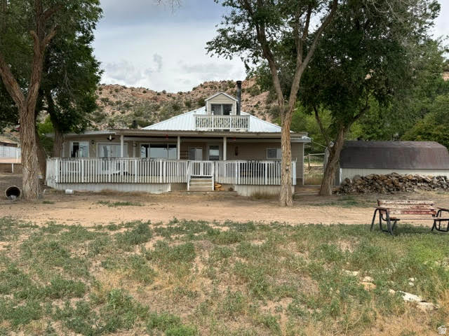 PROPERTY IS LOCATED ON THE WYOING SIDE OF MANILA!  This property has it all; Best view ever, large  garage 40' X 50' with 2 -  14' X 14' doors, and best of all it's located in Wyoming.  Located just minutes from the gorge it would make a great weekend getaway or a ARBNB.  Given the size and area its priced to sell fast.