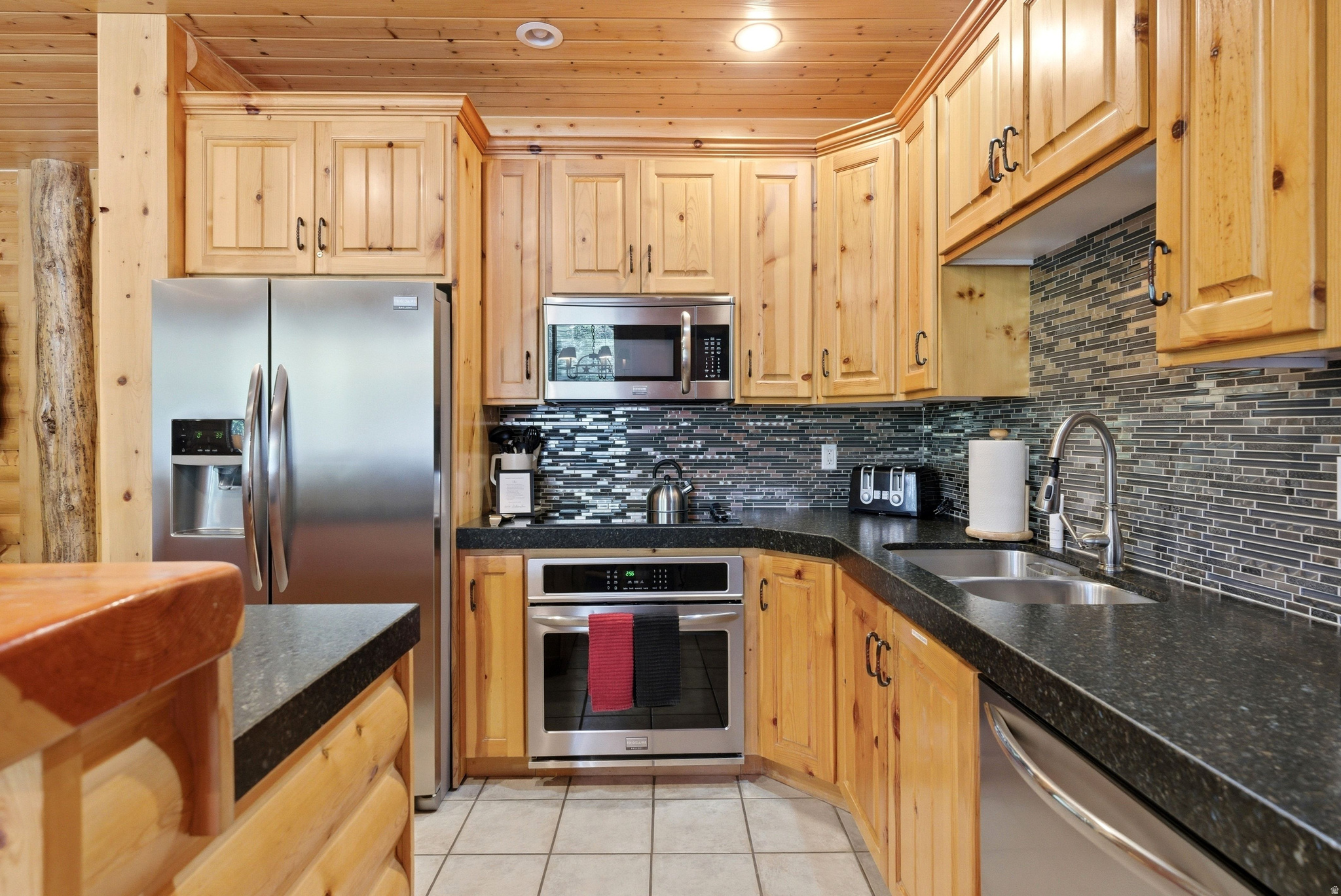 BLACK BEAR LODGE - Residential