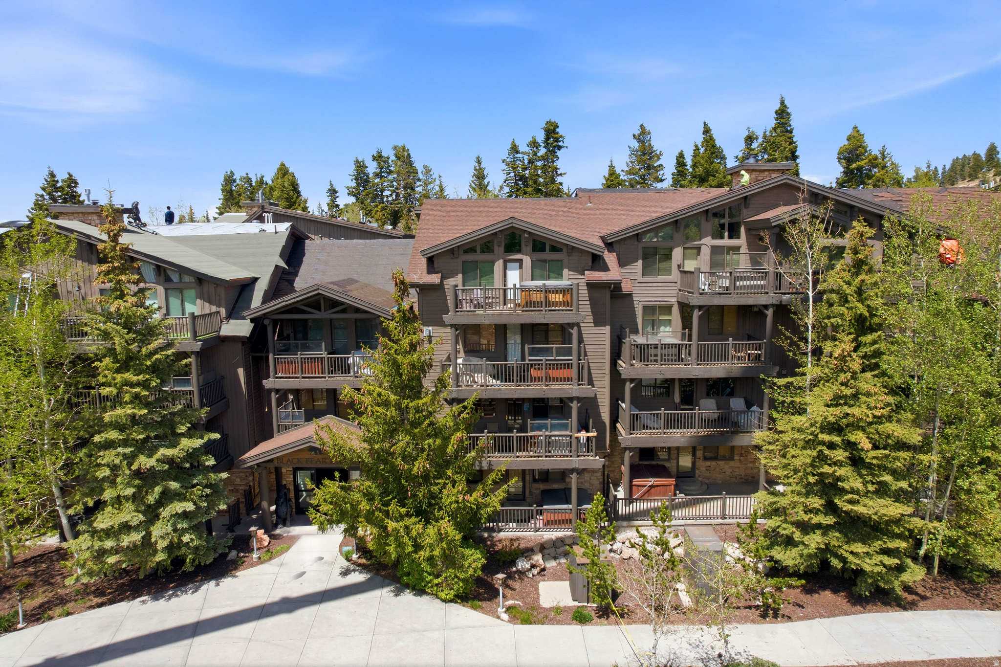 BLACK BEAR LODGE - Residential