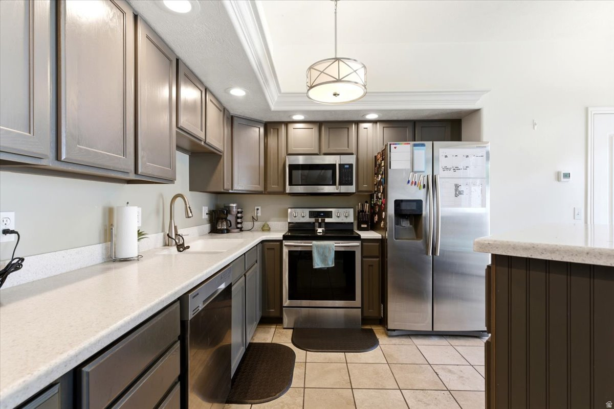 PEREGRINE POINTE - Residential