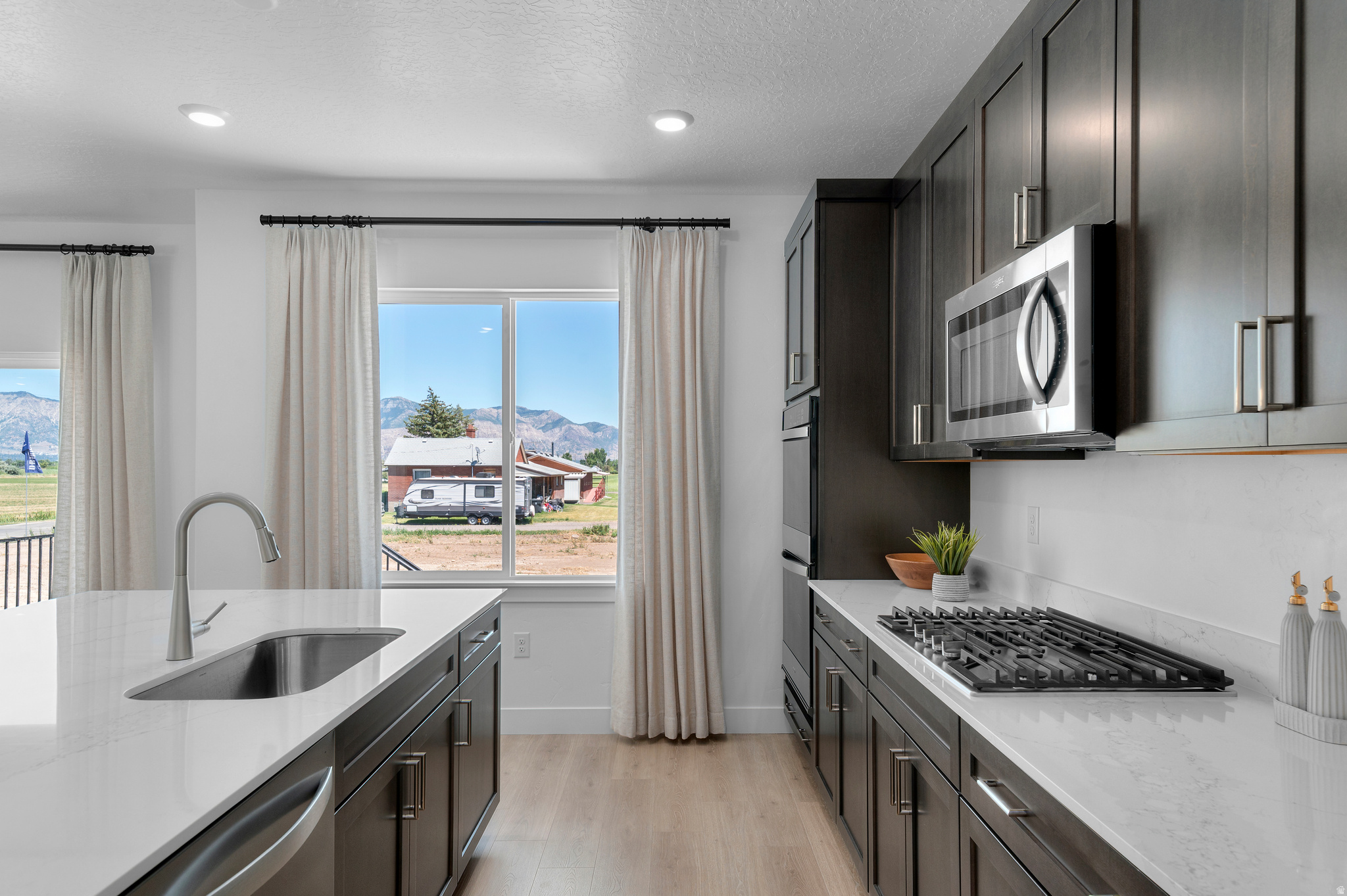 MOUNTAINSIDE ESTATES - Residential
