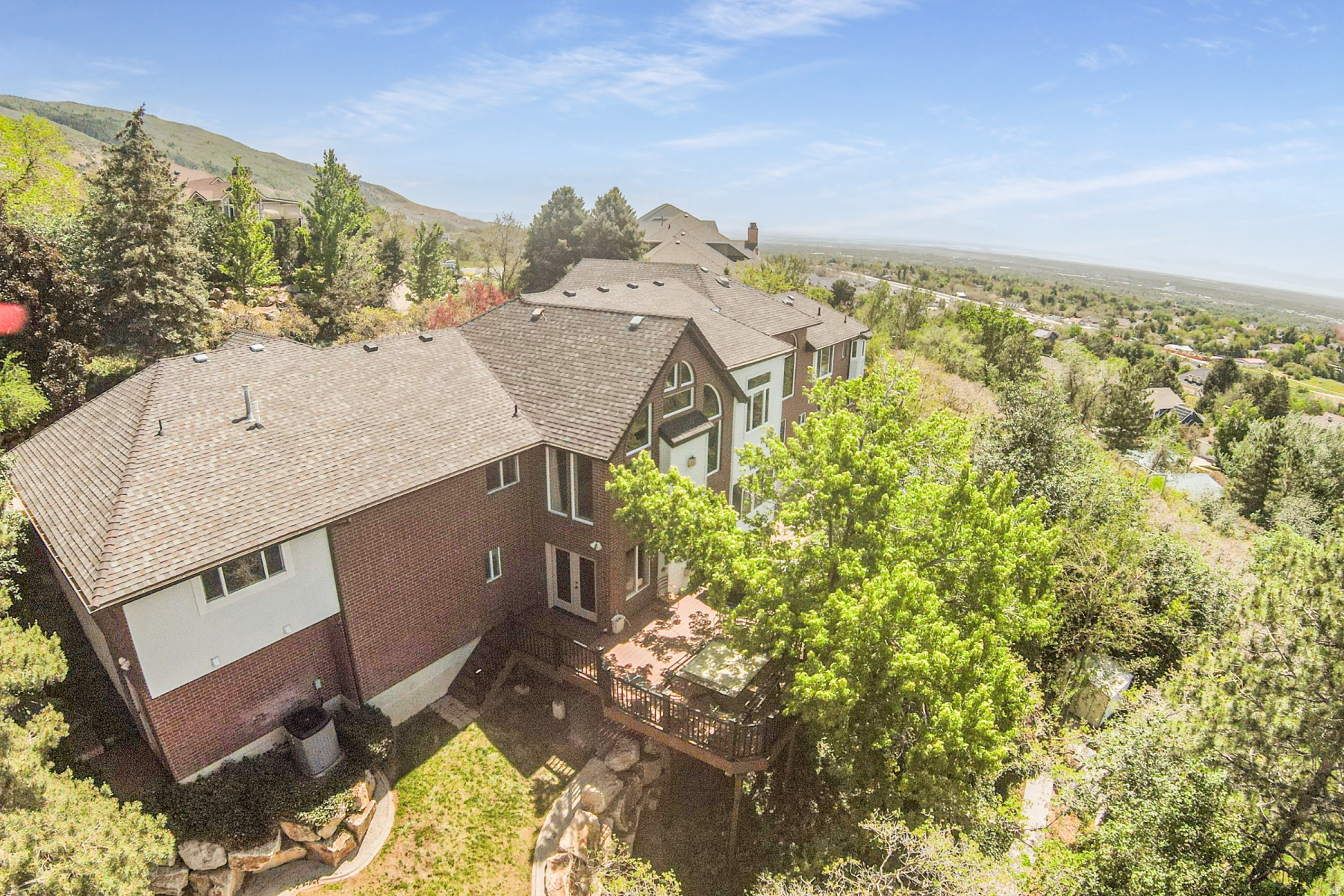 TWIN PEAKS COVE - Residential