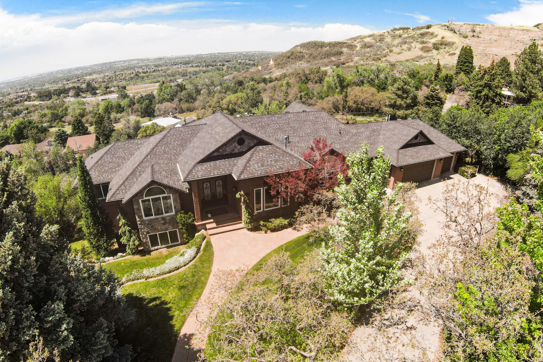 TWIN PEAKS COVE - Residential