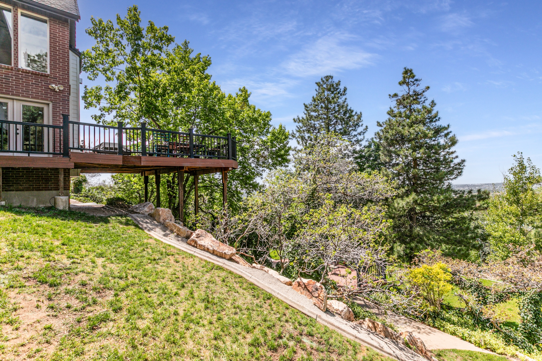 TWIN PEAKS COVE - Residential