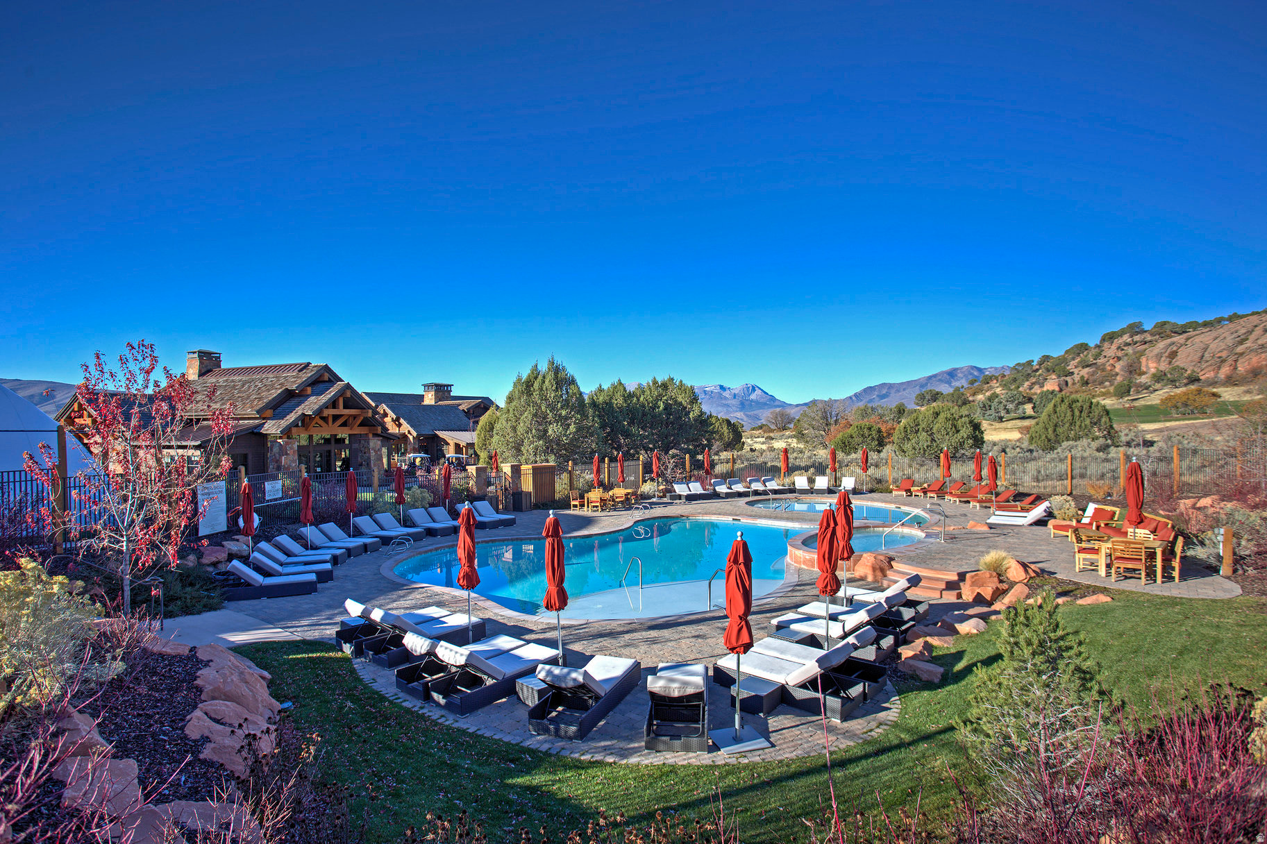 RED LEDGES - Residential